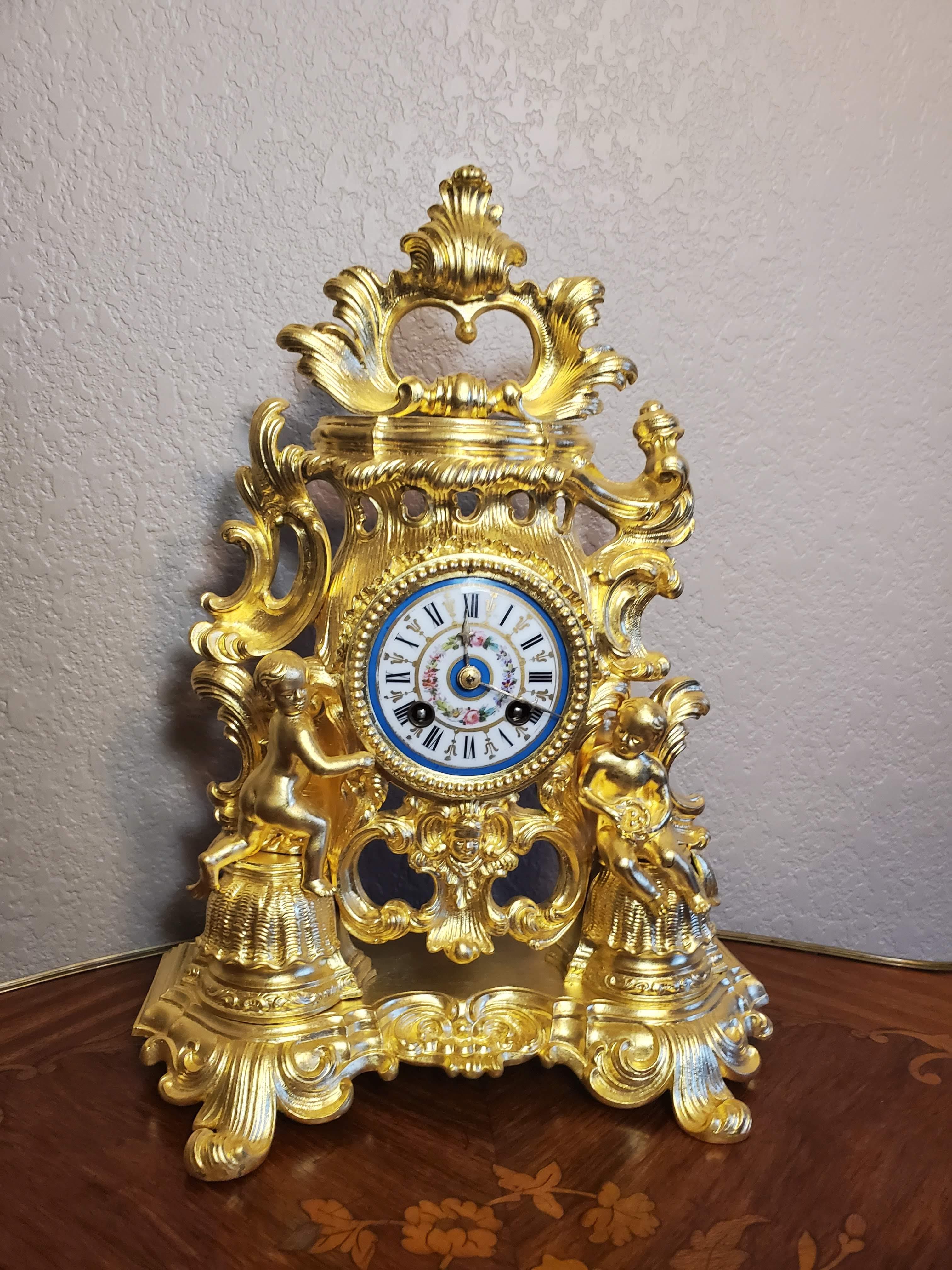 vergoldete Goldbronze-Uhr aus Sevres-Porzellan im französischen Louis-XV-Stil von Rocaille  im Angebot 10