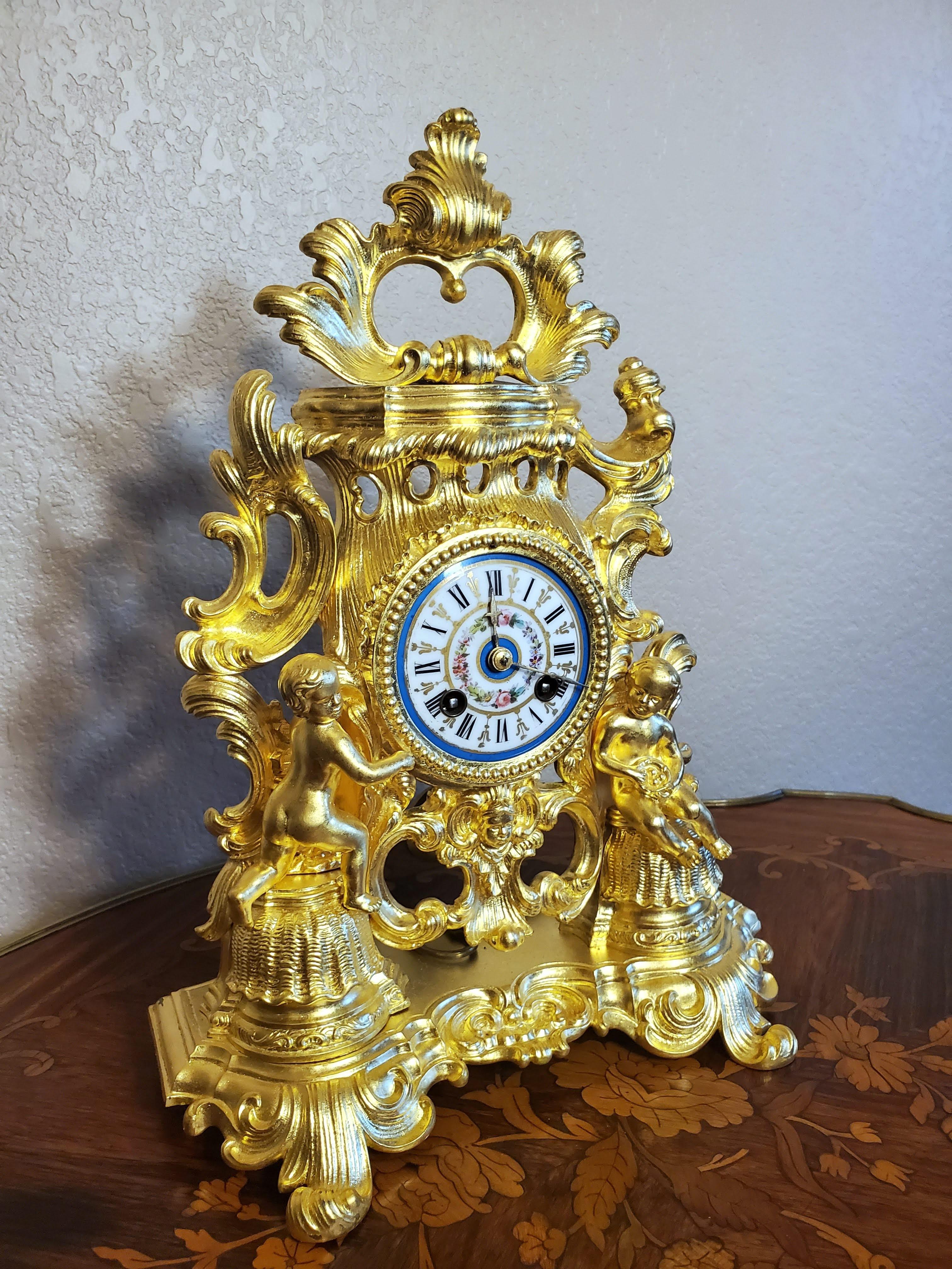 vergoldete Goldbronze-Uhr aus Sevres-Porzellan im französischen Louis-XV-Stil von Rocaille  im Angebot 12