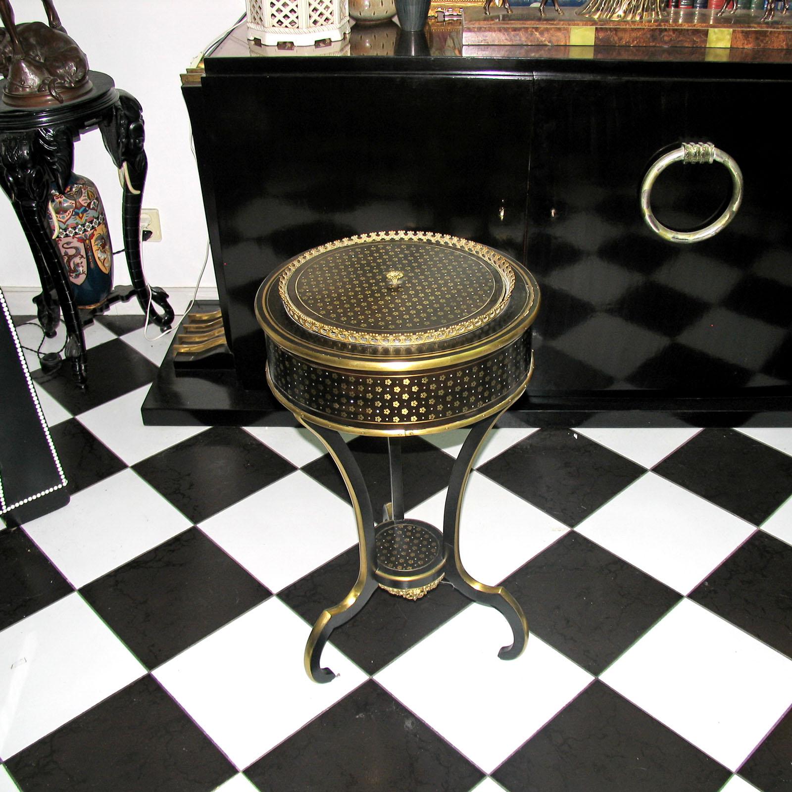 Ebonized 19th Century French Napoleon III Round Tripod Boulle Jardinière with Cover For Sale