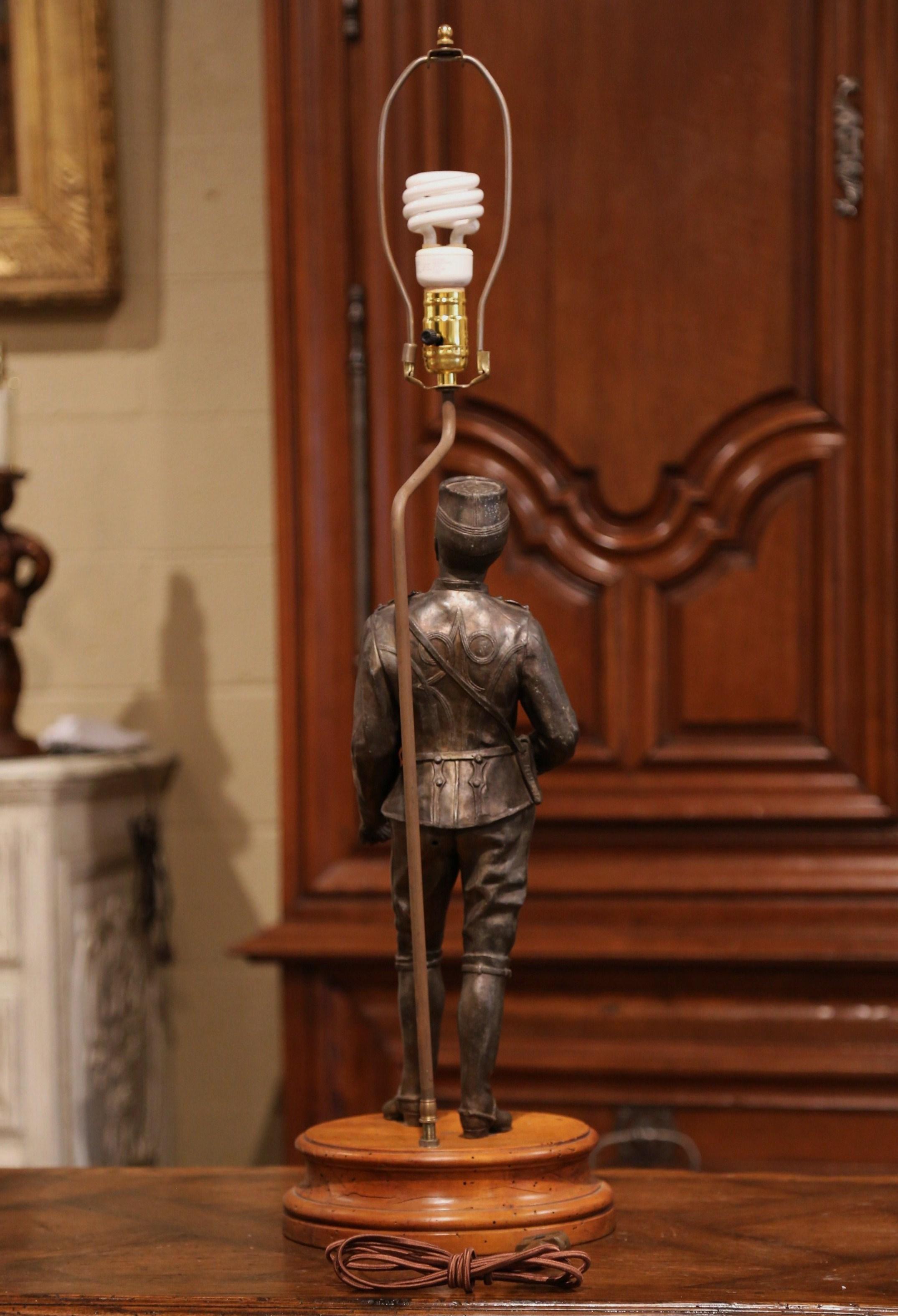 Zinc brut Lampe de bureau française du 19e siècle du soldat Napoléon III en zinc brut en vente