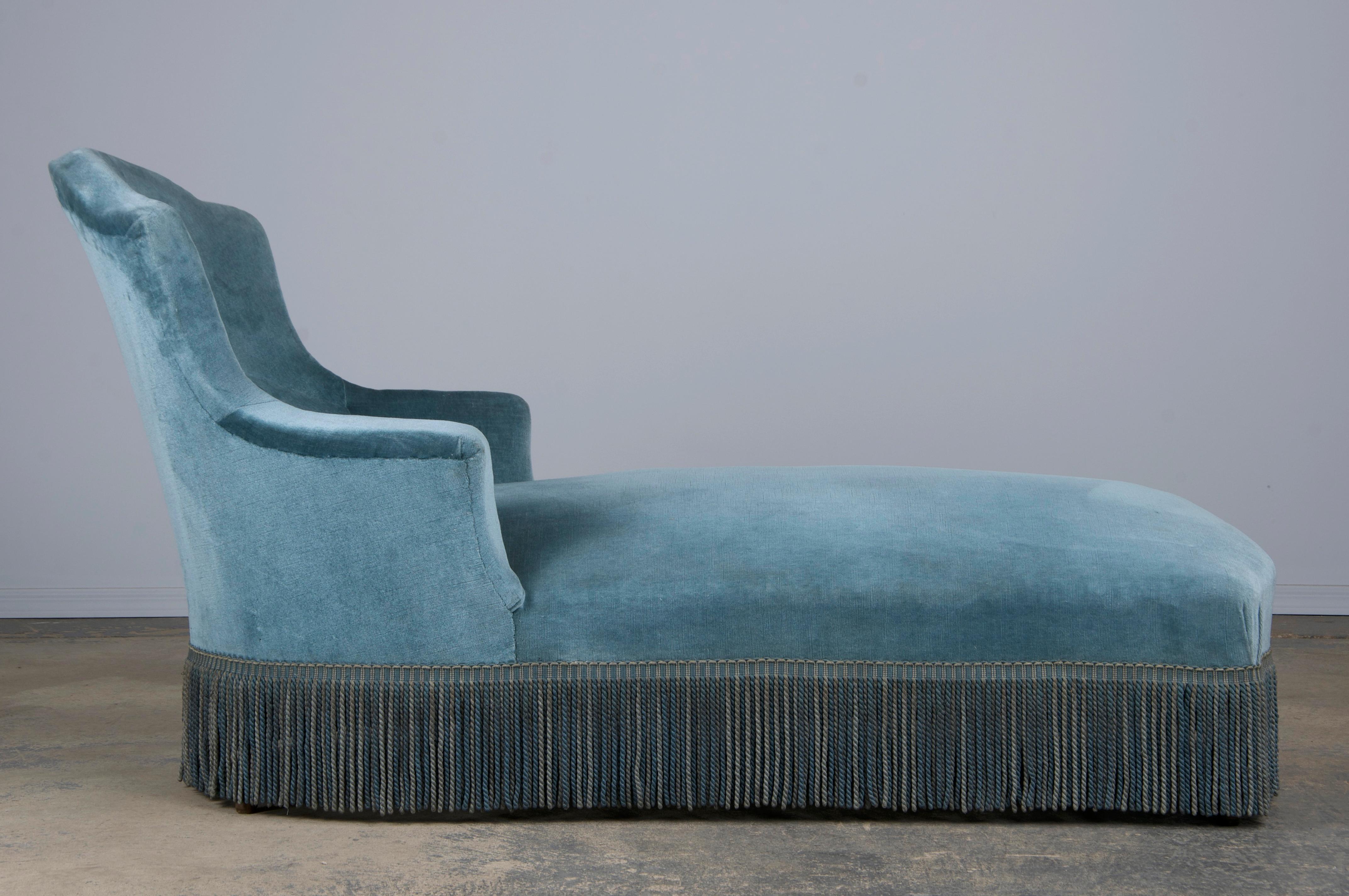 19th Century French Napoleon III Style Chaise Lounge W/ Blue Velvet For Sale 7