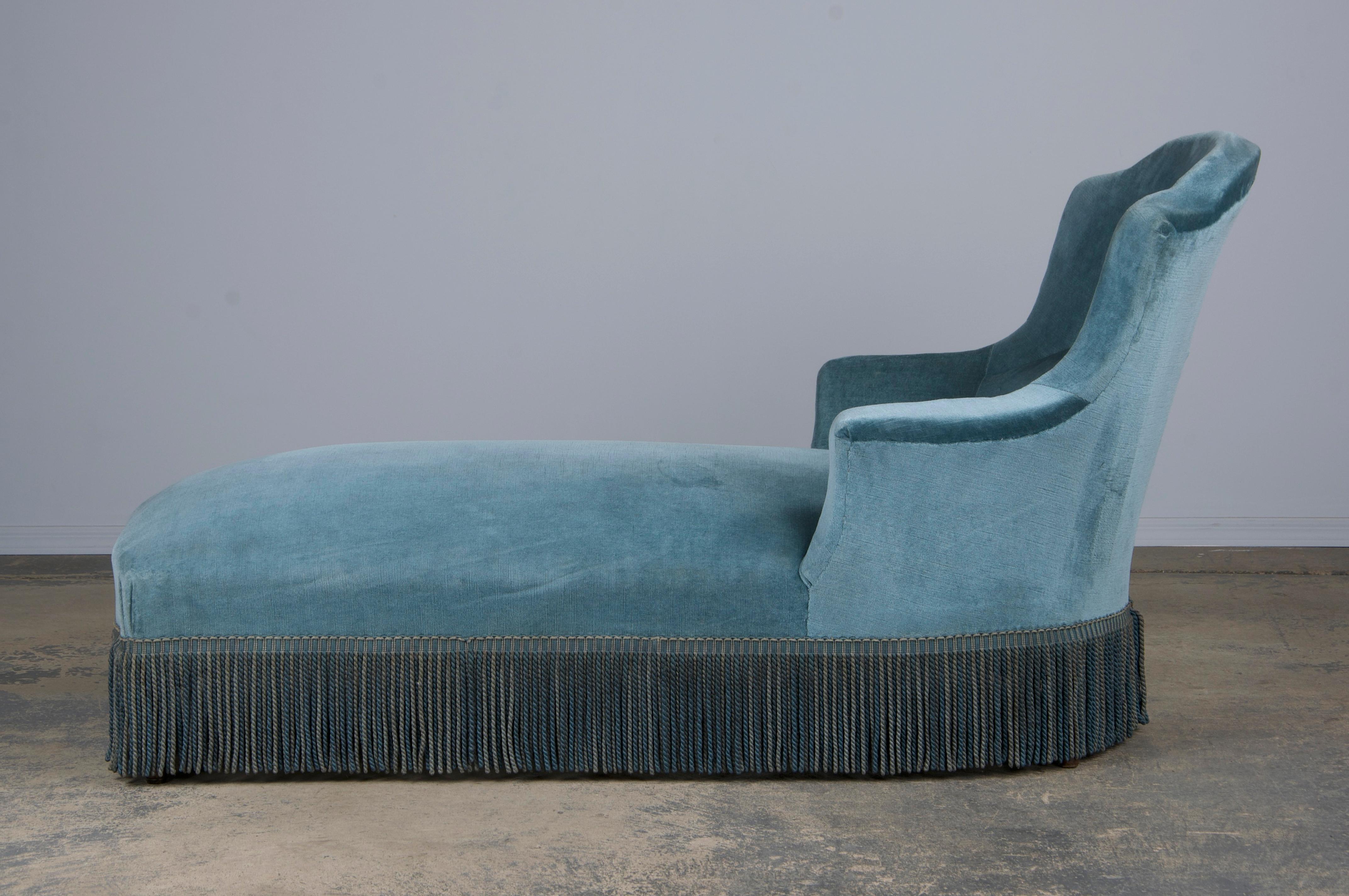 19th Century French Napoleon III Style Chaise Lounge W/ Blue Velvet For Sale 9