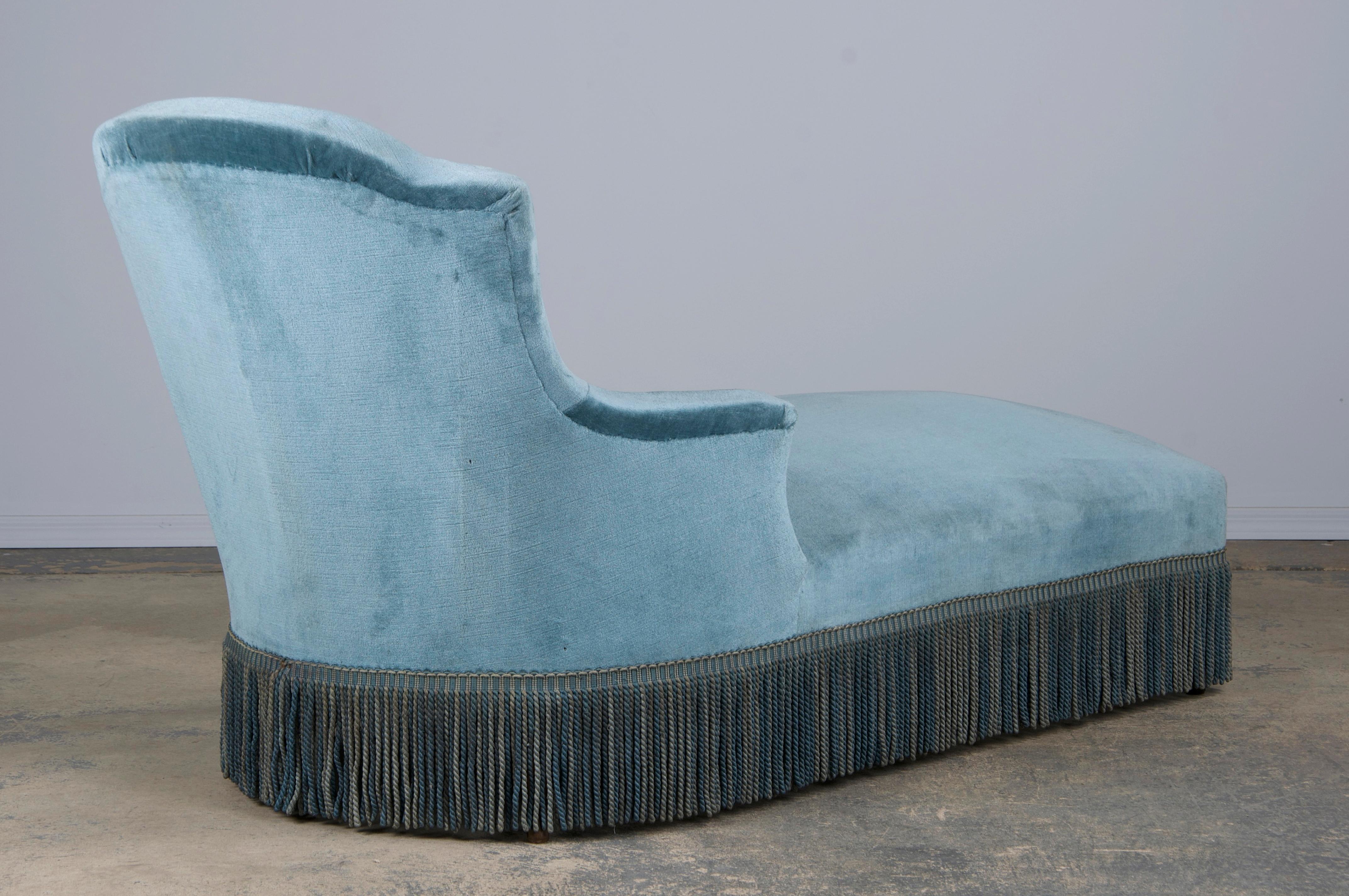 19th Century French Napoleon III Style Chaise Lounge W/ Blue Velvet For Sale 11
