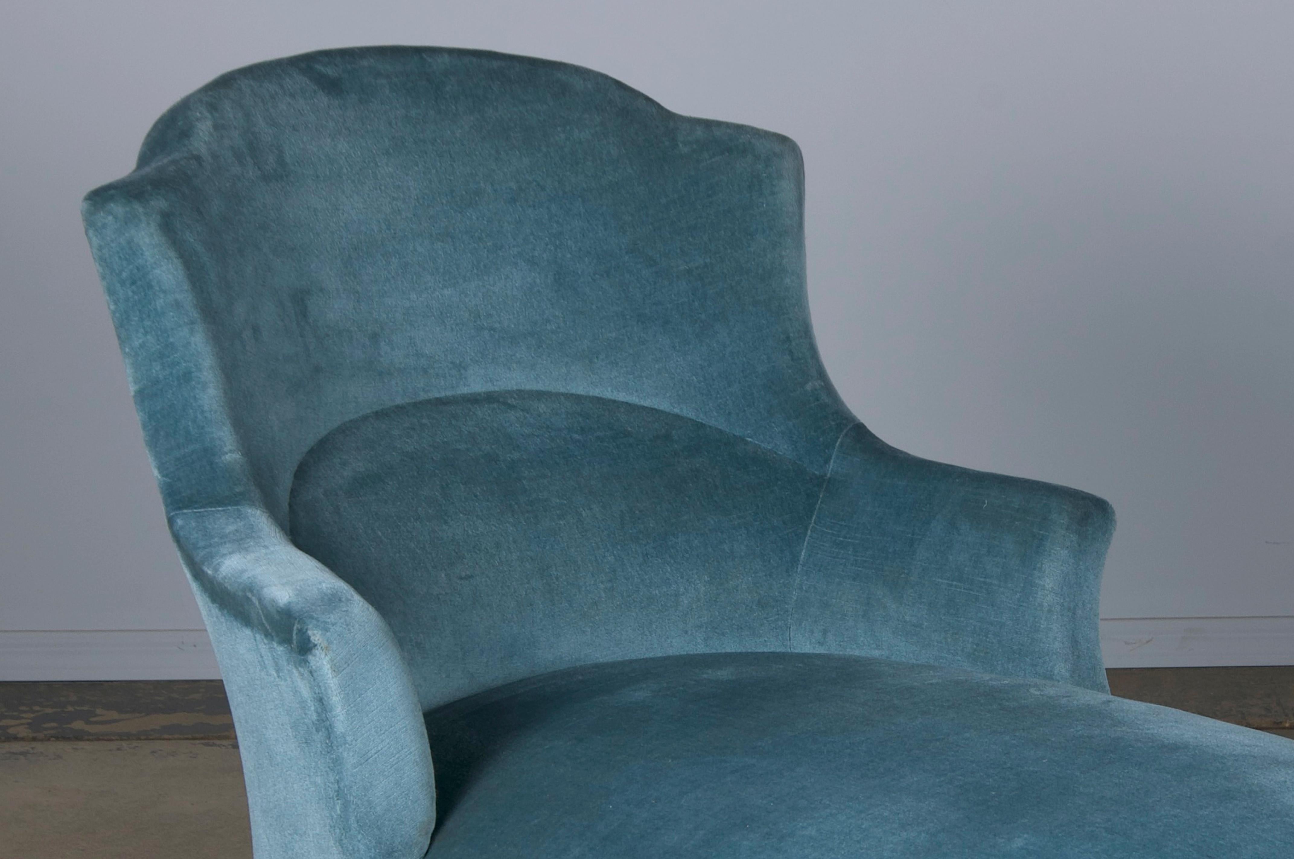 Hand-Crafted 19th Century French Napoleon III Style Chaise Lounge W/ Blue Velvet For Sale