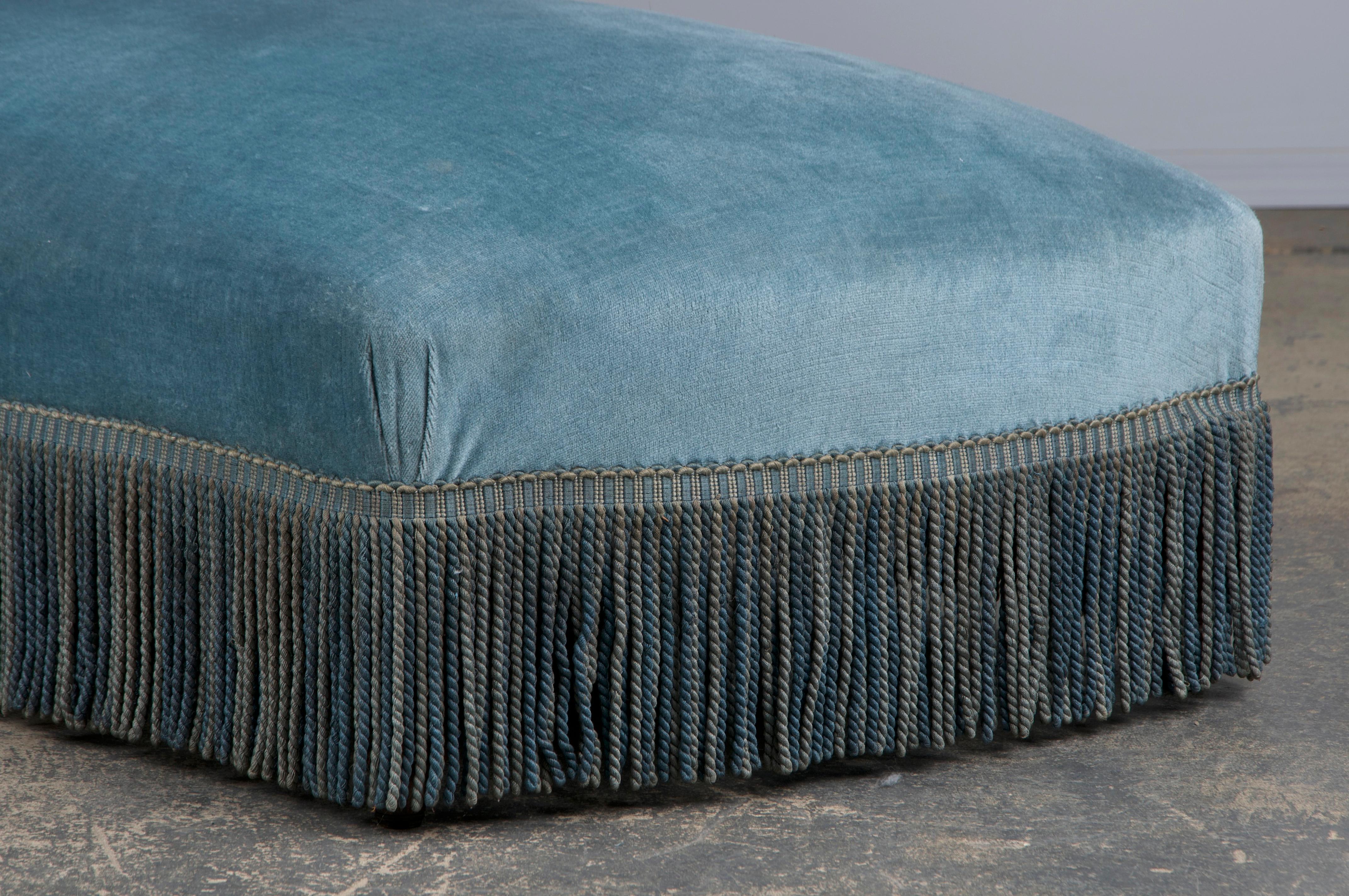 19th Century French Napoleon III Style Chaise Lounge W/ Blue Velvet For Sale 1