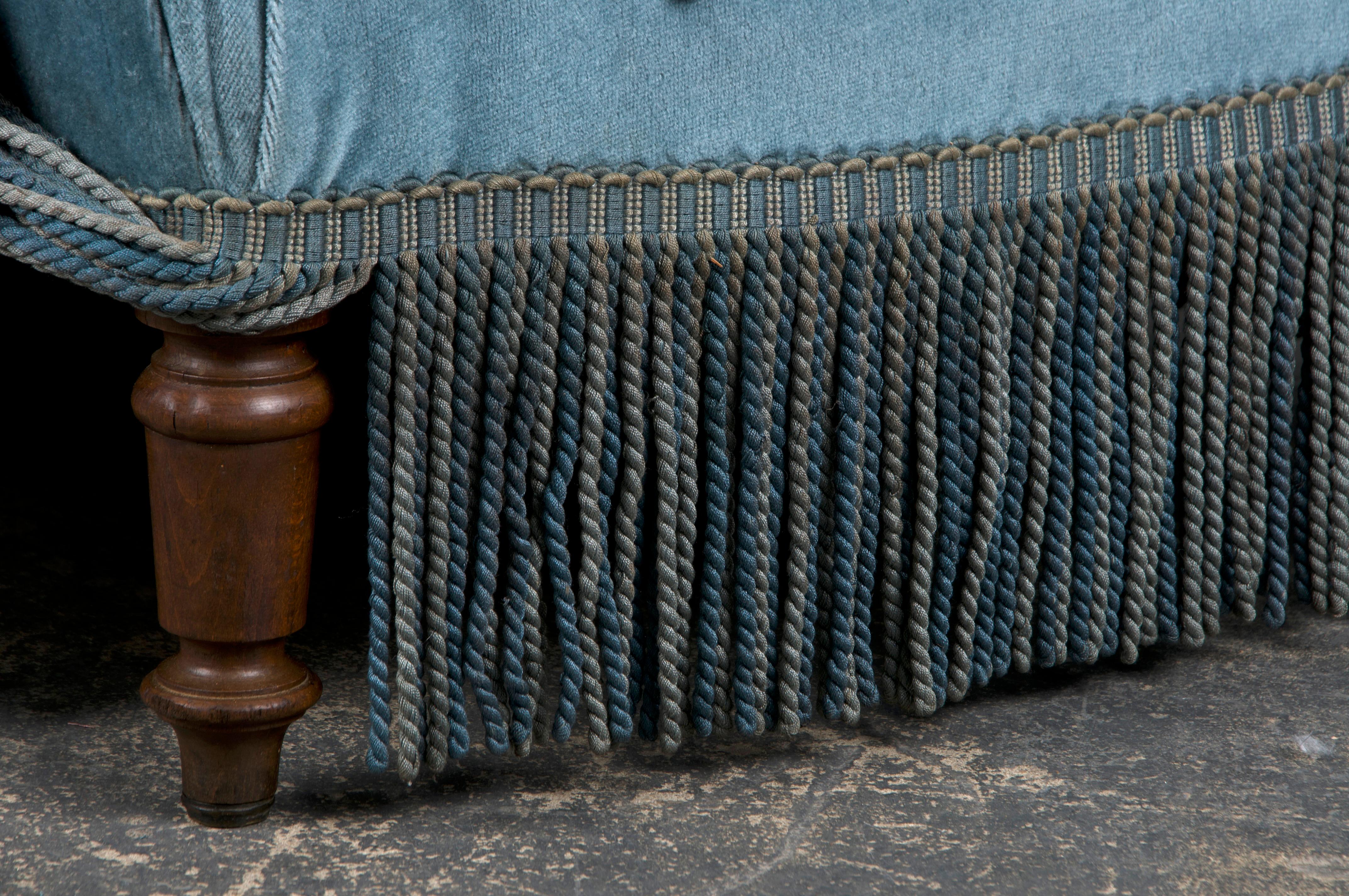 19th Century French Napoleon III Style Chaise Lounge W/ Blue Velvet For Sale 2