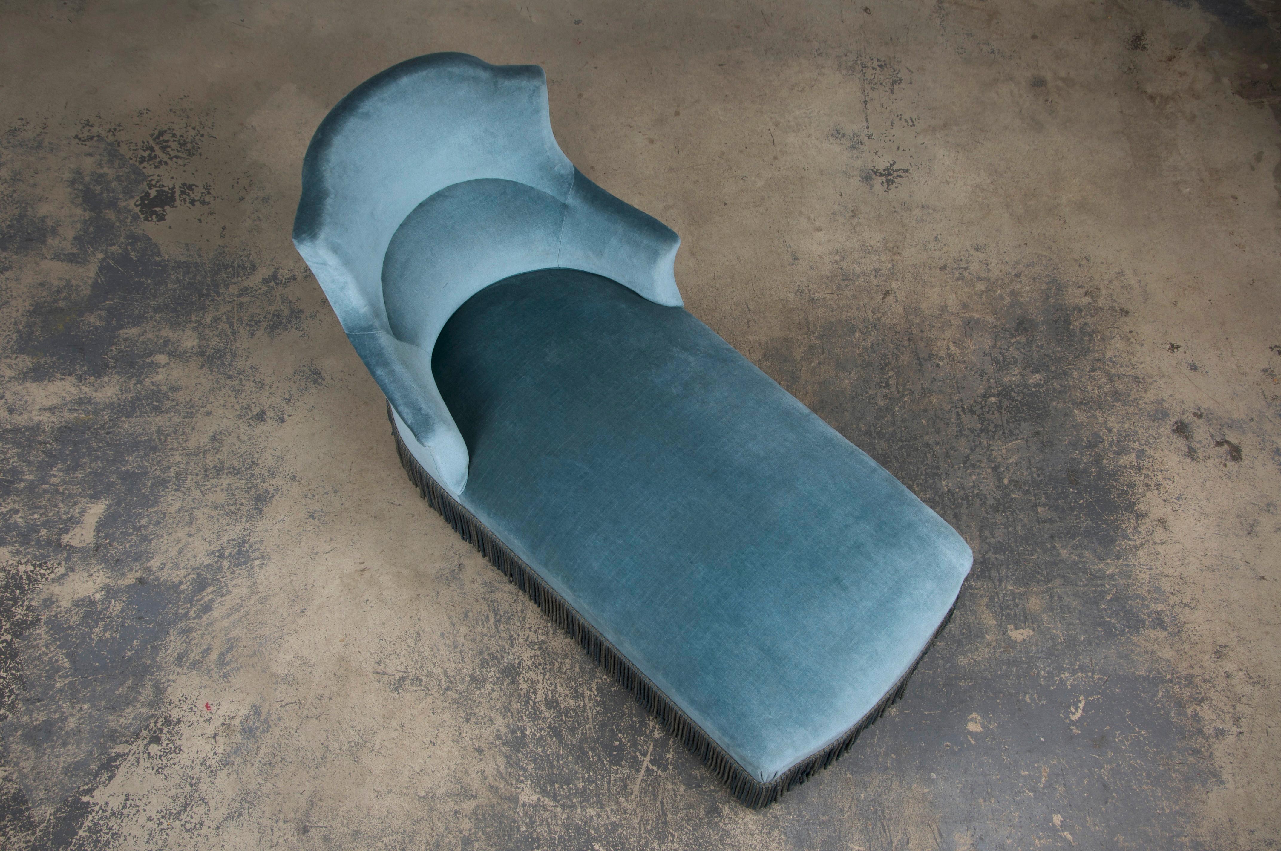 19th Century French Napoleon III Style Chaise Lounge W/ Blue Velvet For Sale 3