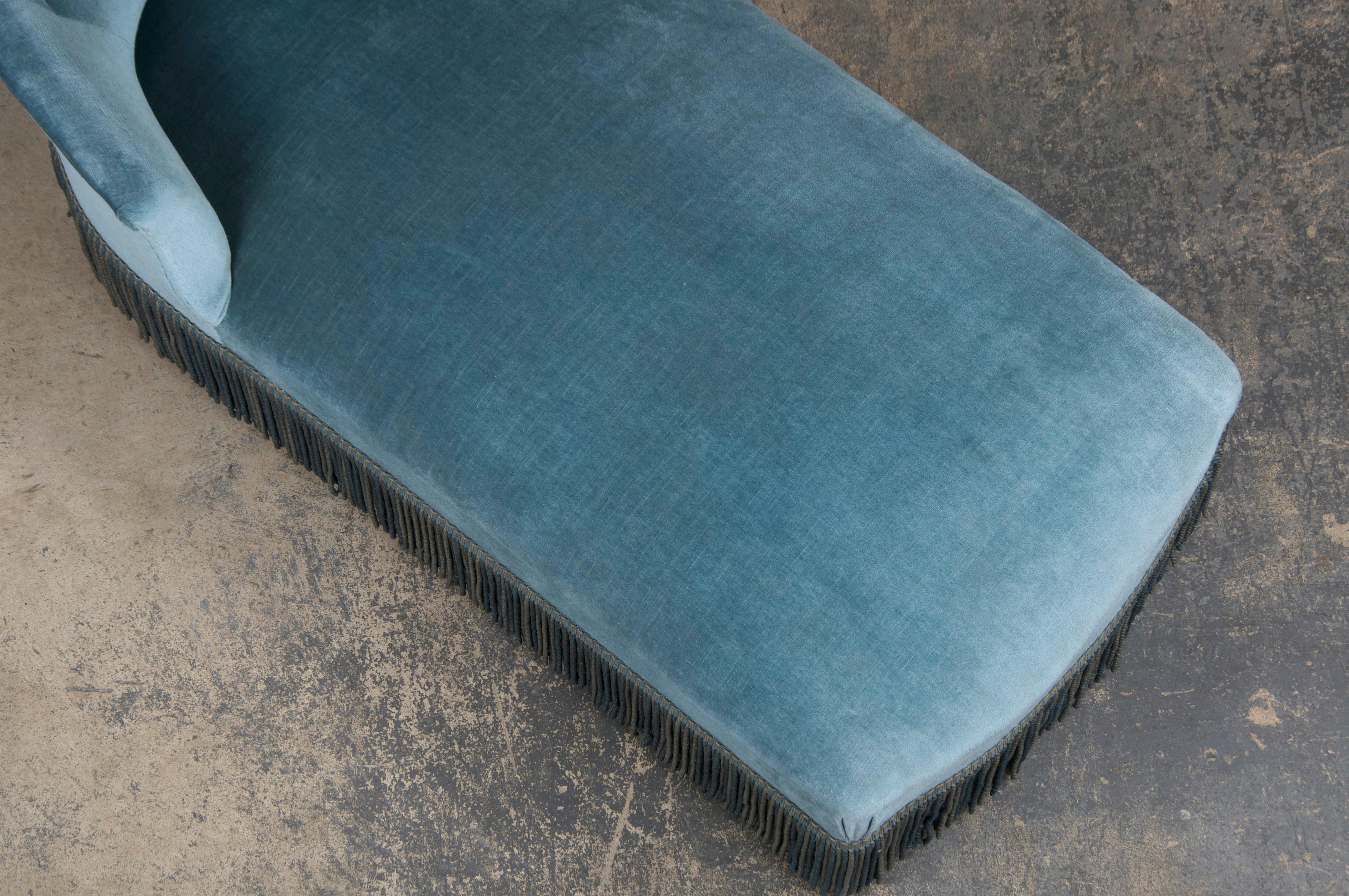 19th Century French Napoleon III Style Chaise Lounge W/ Blue Velvet For Sale 5