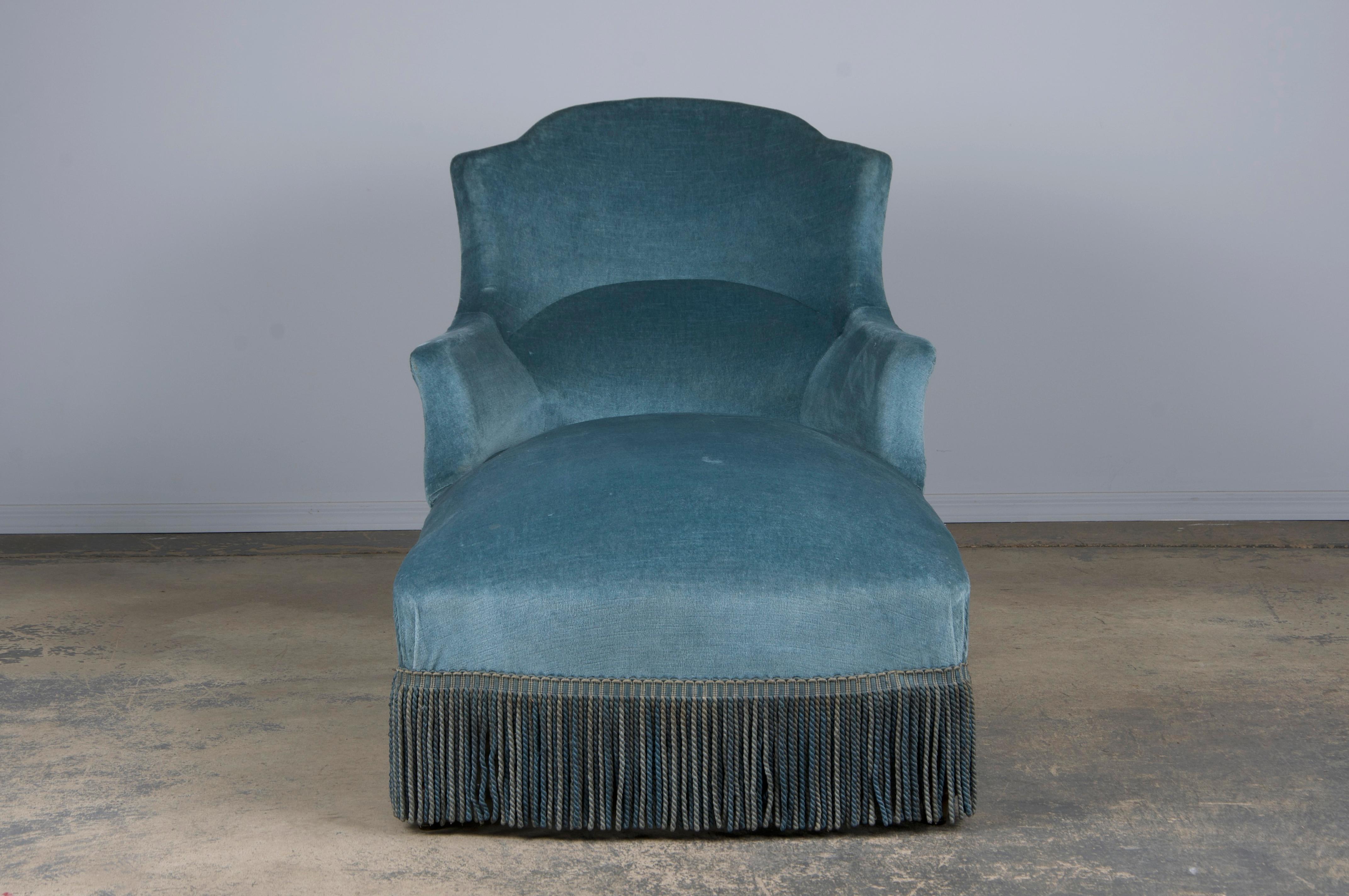 19th Century French Napoleon III Style Chaise Lounge W/ Blue Velvet For Sale 6