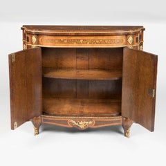 Französisches Beistellkabinett mit Intarsien im Stil Napoleons III. des 19.