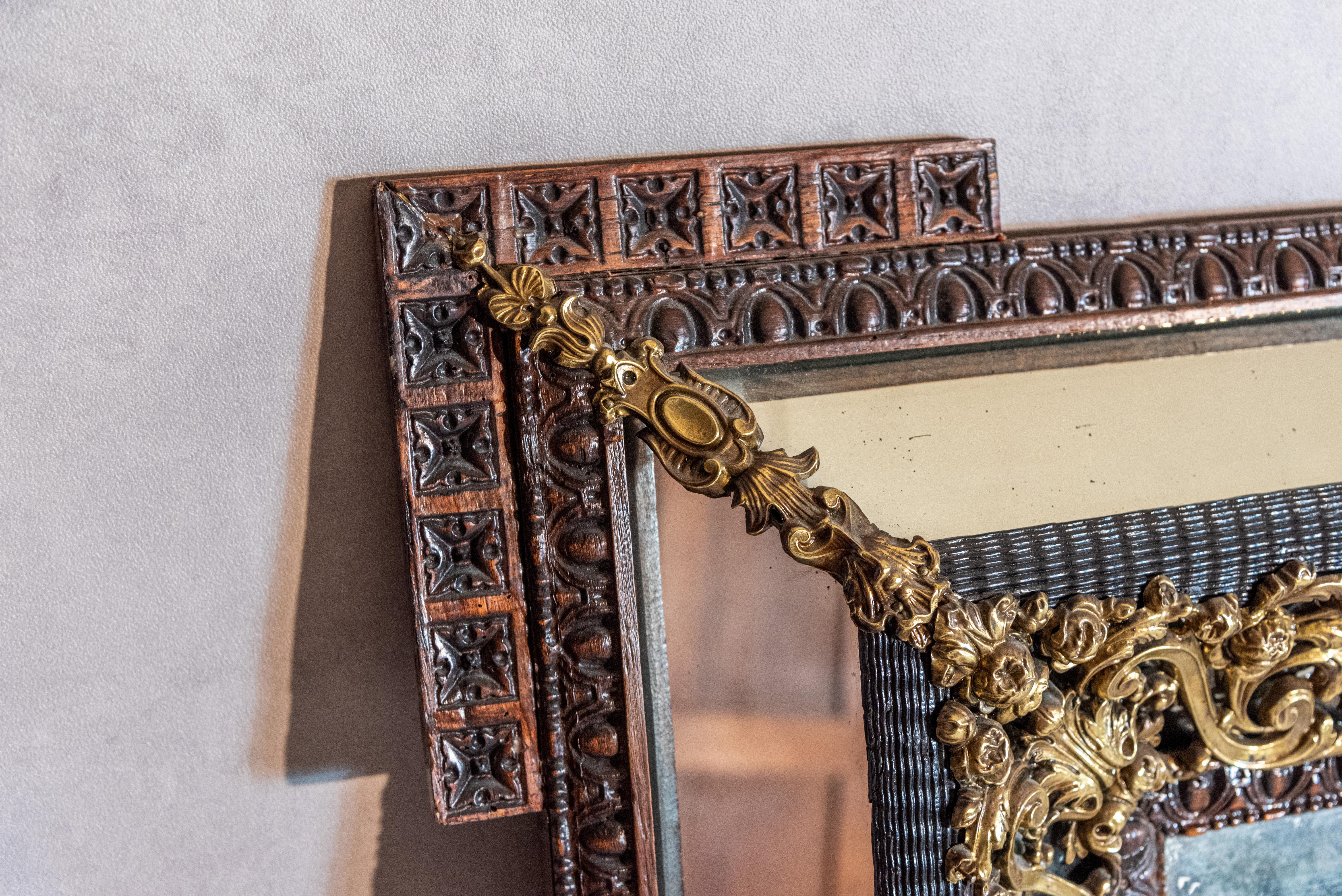 Französischer Spiegel im Napoleon III.-Stil des 19. Jahrhunderts mit Verschluss im Zustand „Gut“ im Angebot in San Antonio, TX
