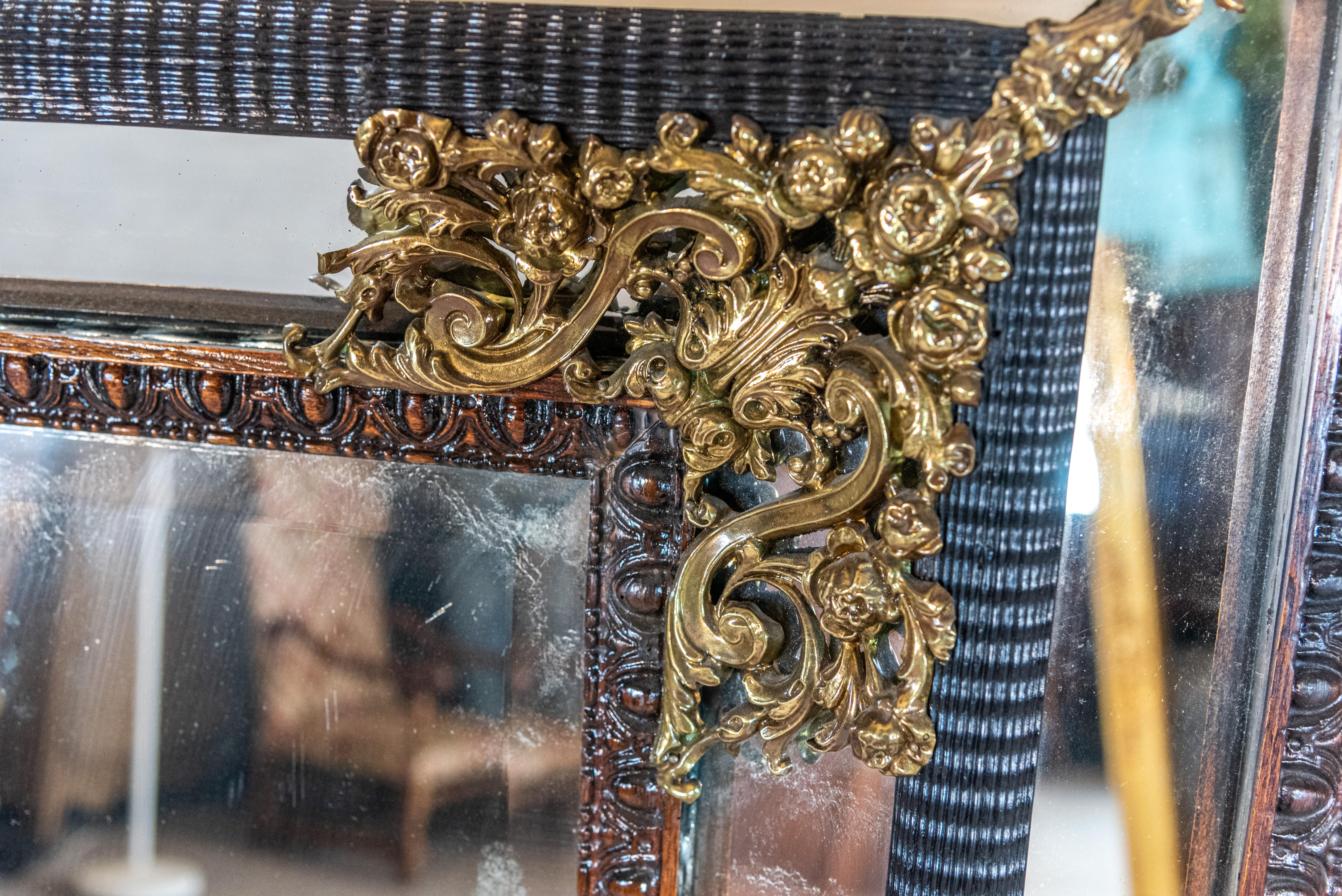 Französischer Spiegel im Napoleon III.-Stil des 19. Jahrhunderts mit Verschluss (Messing) im Angebot