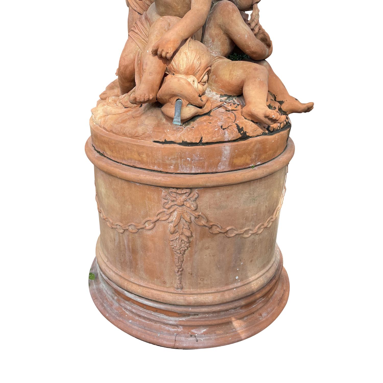 Fontana centrale in terracotta con cherubino in stile Napoleone III del XIX secolo in vendita 6
