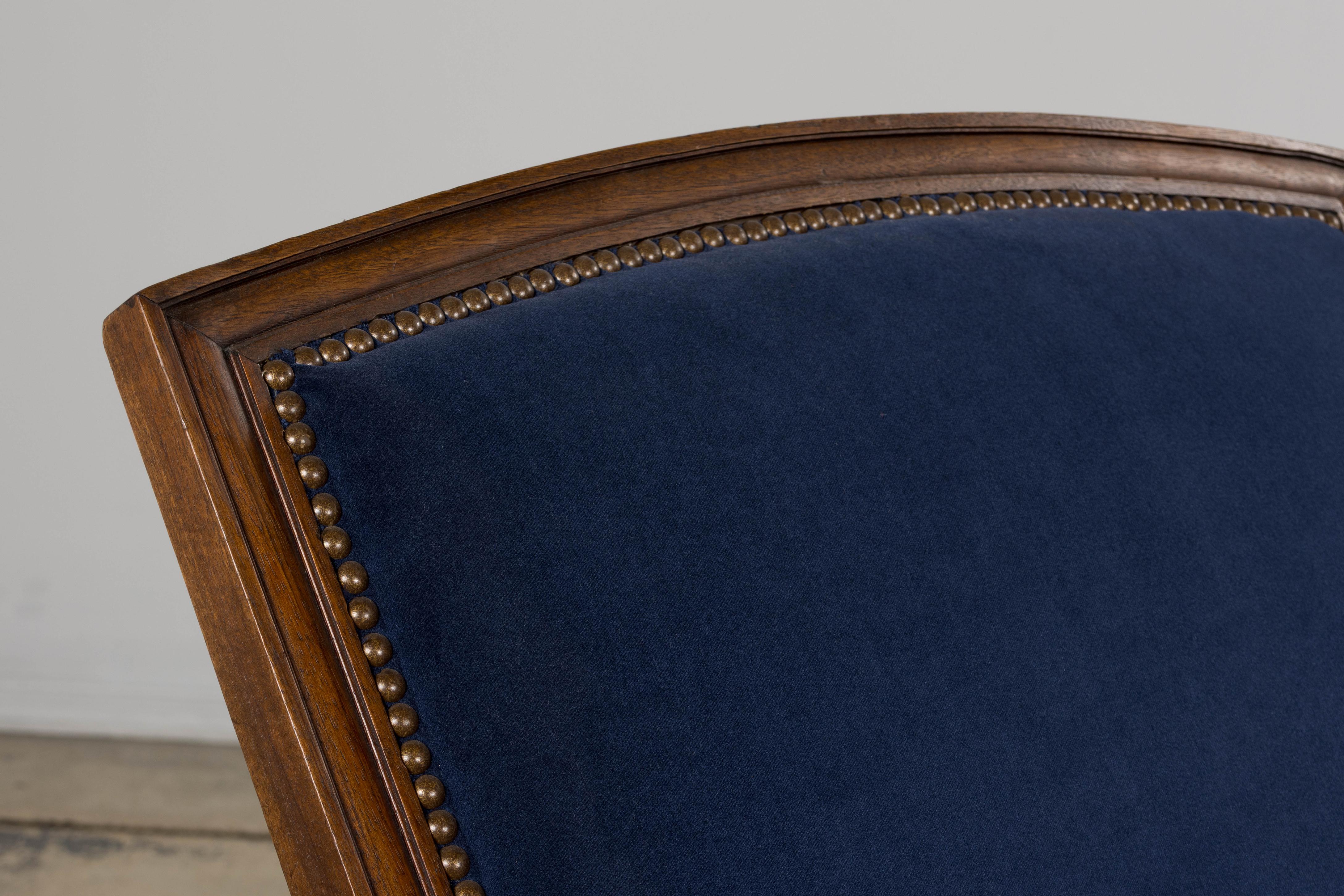 19. Jahrhundert Französisch Napoleon III Nussbaum Chaise Lounge in blauem Samt im Angebot 9