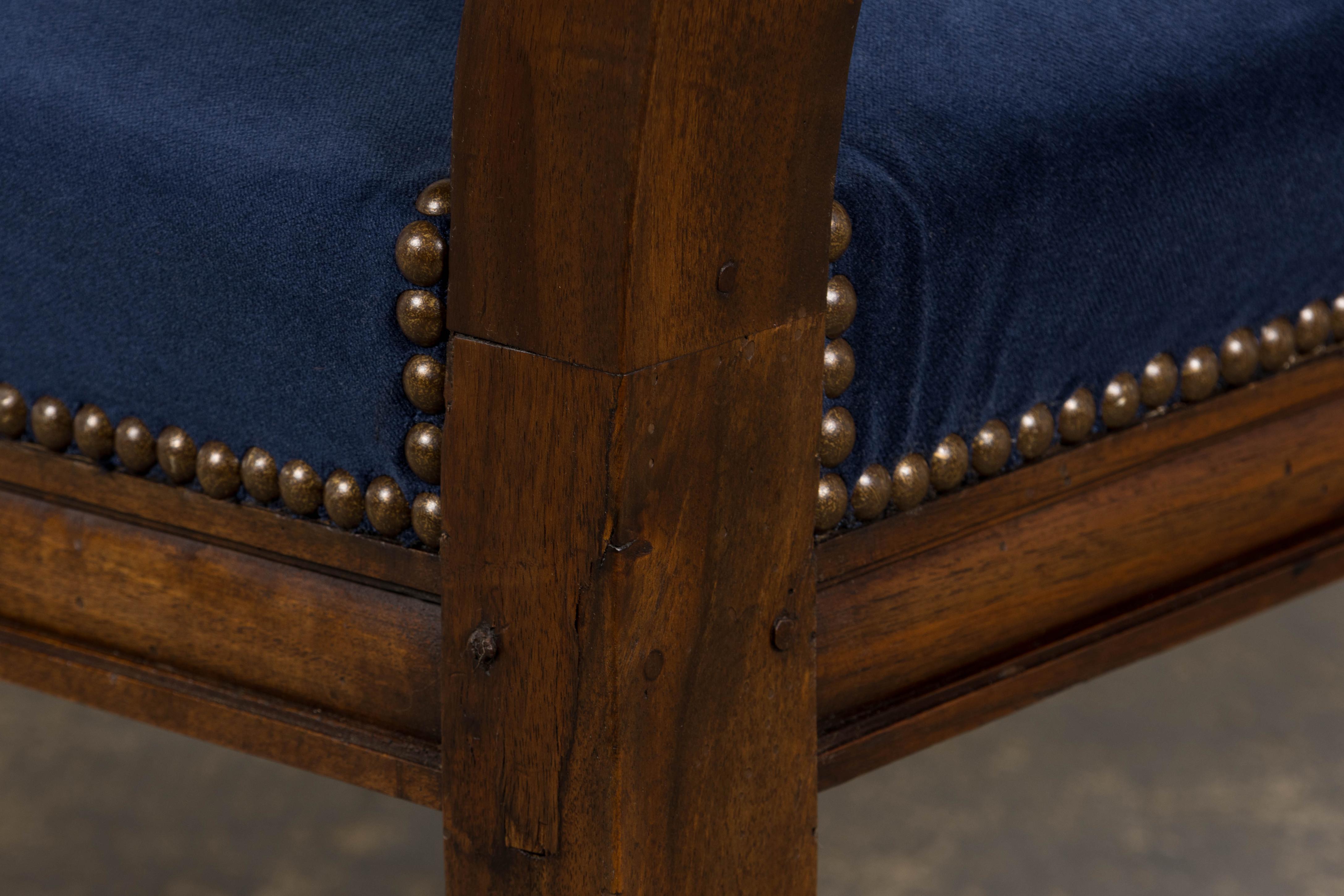 19. Jahrhundert Französisch Napoleon III Nussbaum Chaise Lounge in blauem Samt im Angebot 13