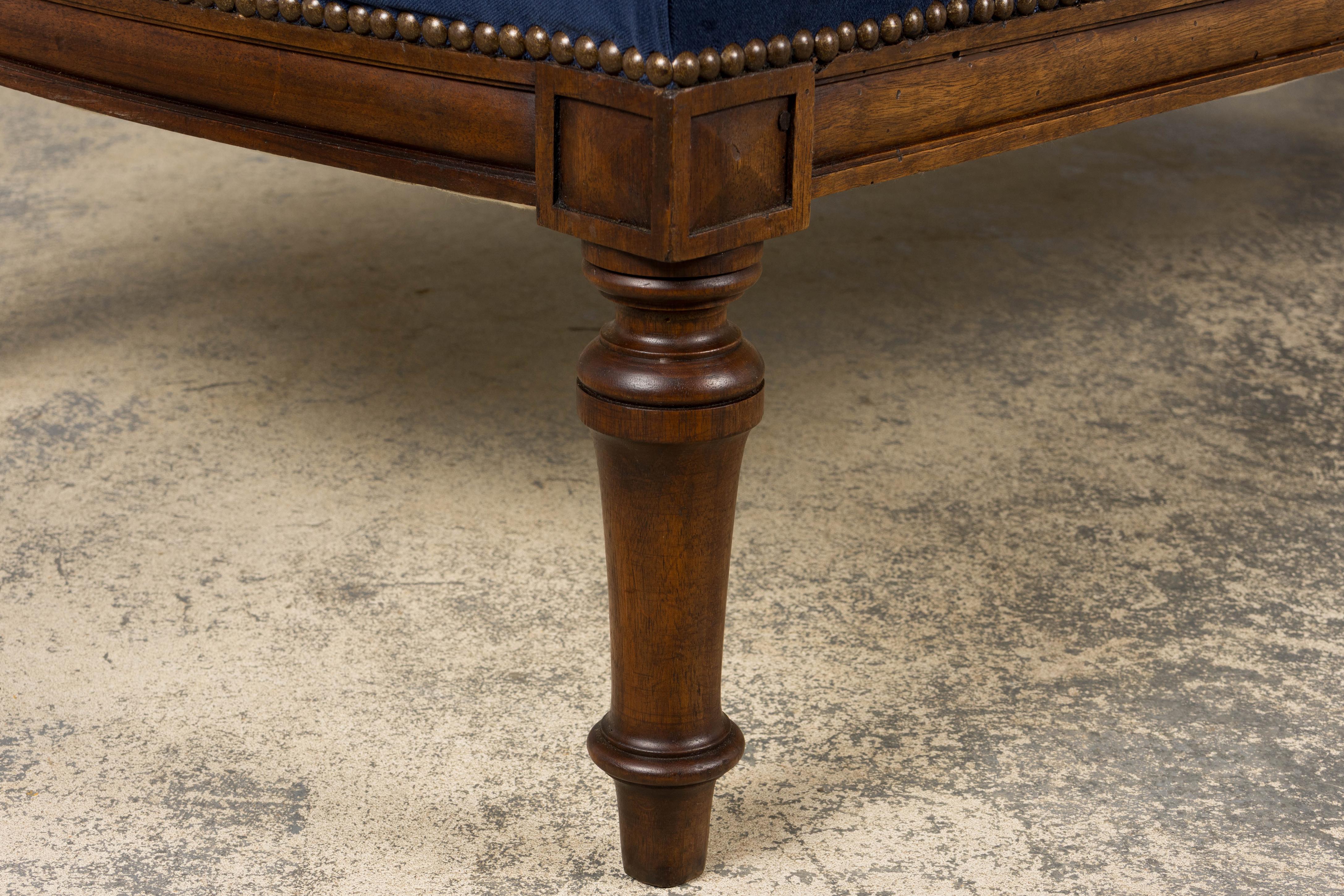 19. Jahrhundert Französisch Napoleon III Nussbaum Chaise Lounge in blauem Samt im Angebot 14