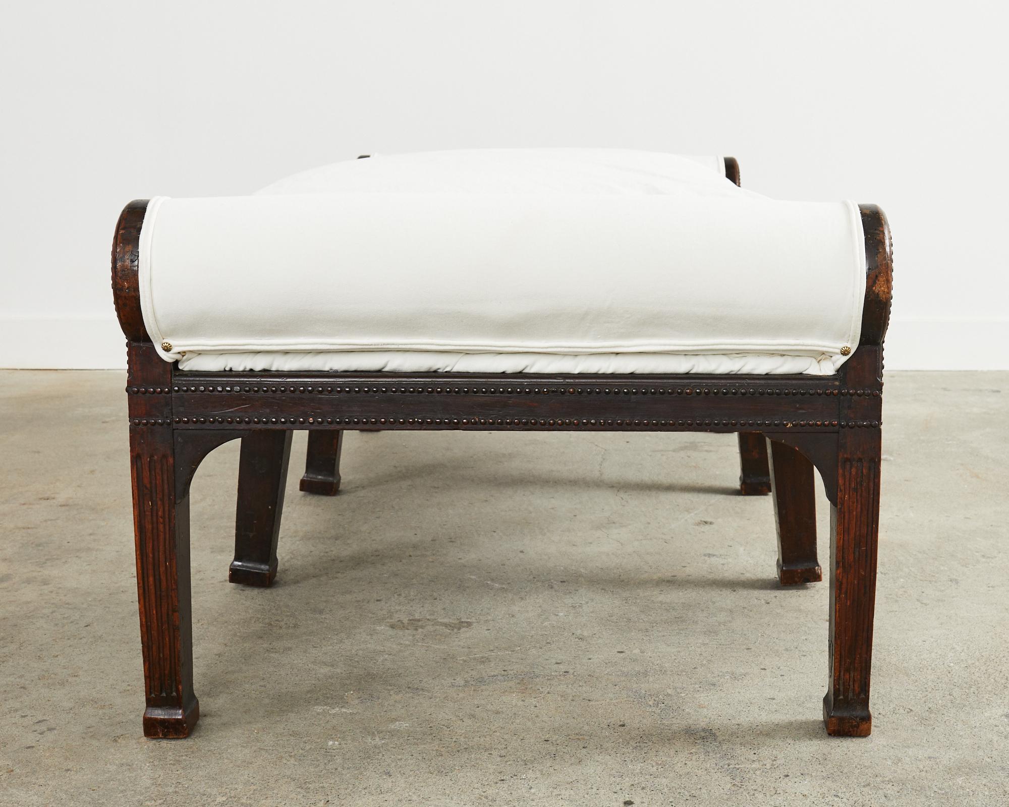 19th Century French Napoleon III Walnut Daybed or Bench For Sale 1