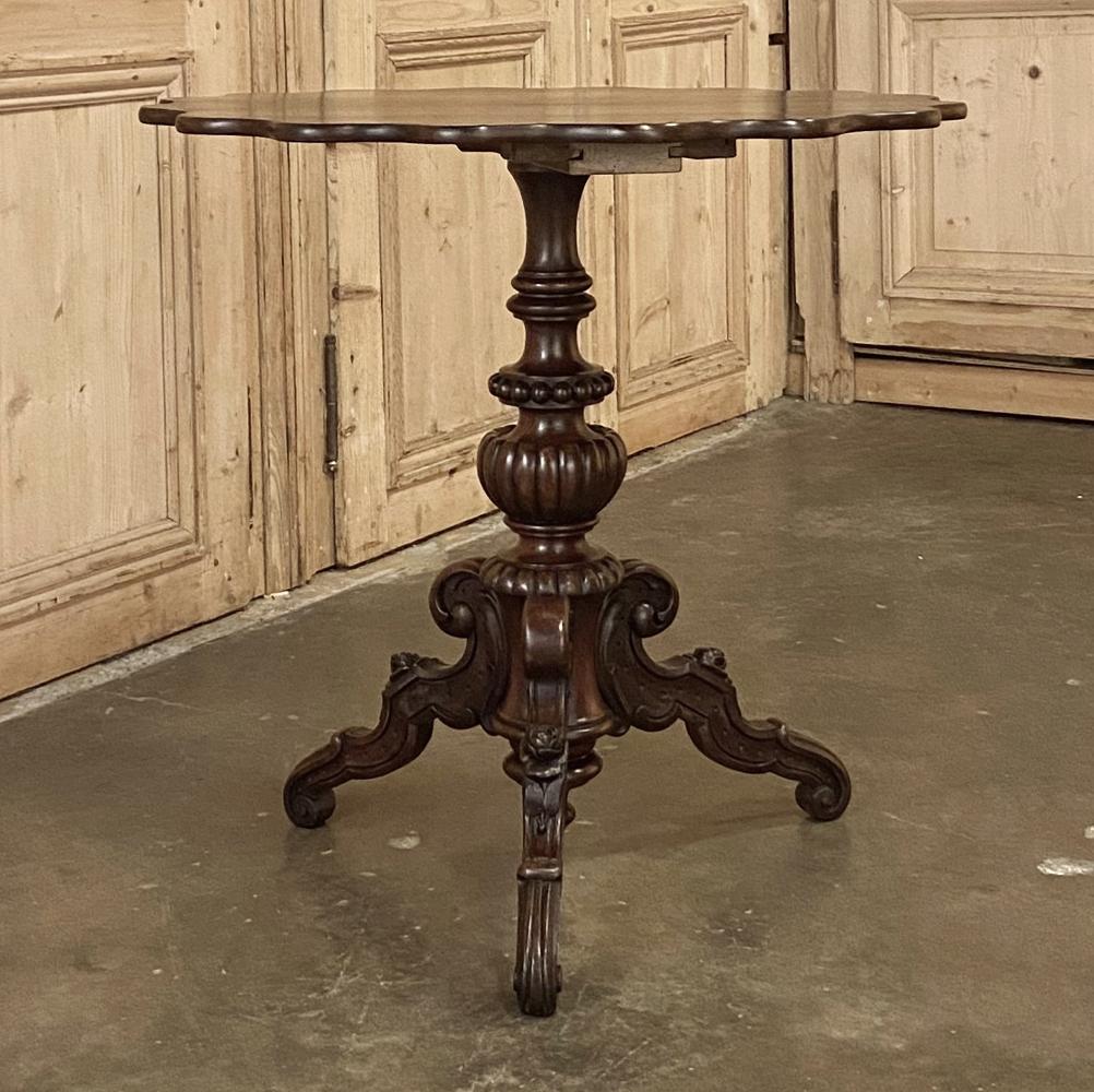 Hand-Carved 19th Century French Napoleon III Walnut Pie Crust Center Table For Sale
