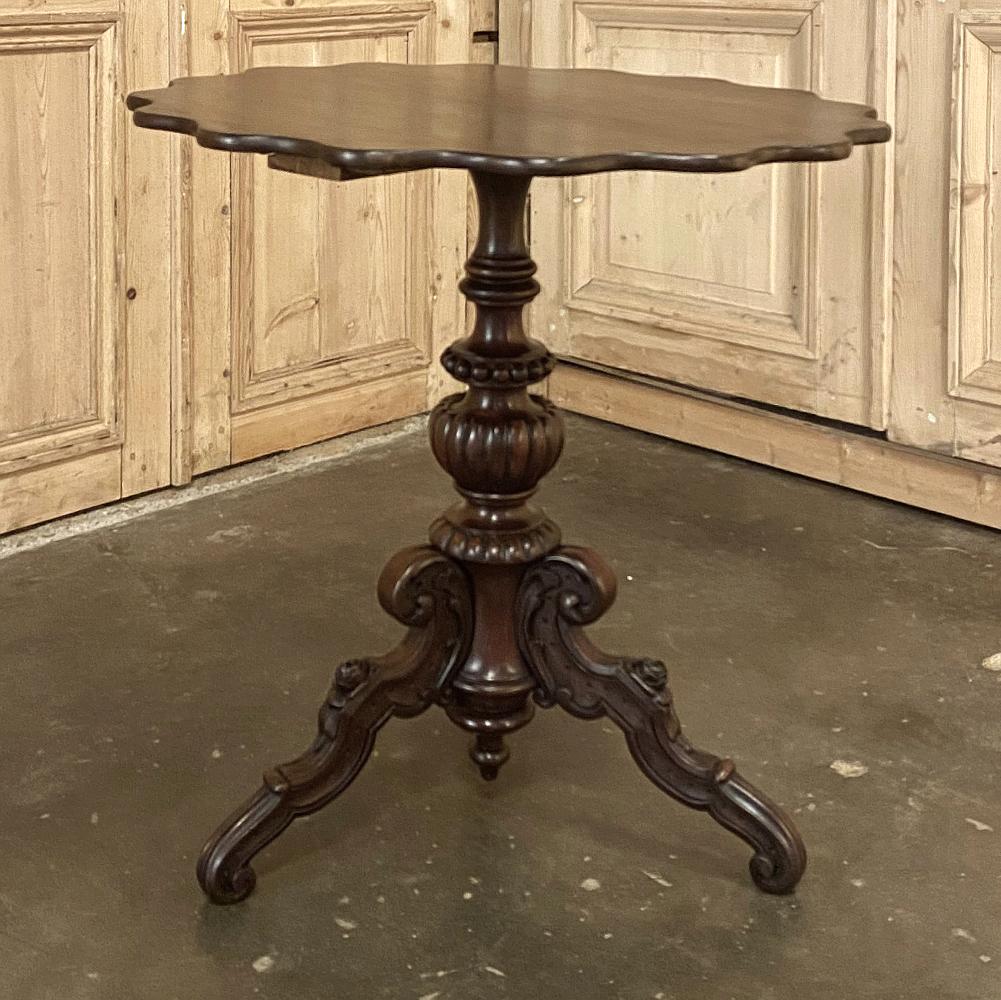 19th Century French Napoleon III Walnut Pie Crust Center Table In Good Condition For Sale In Dallas, TX