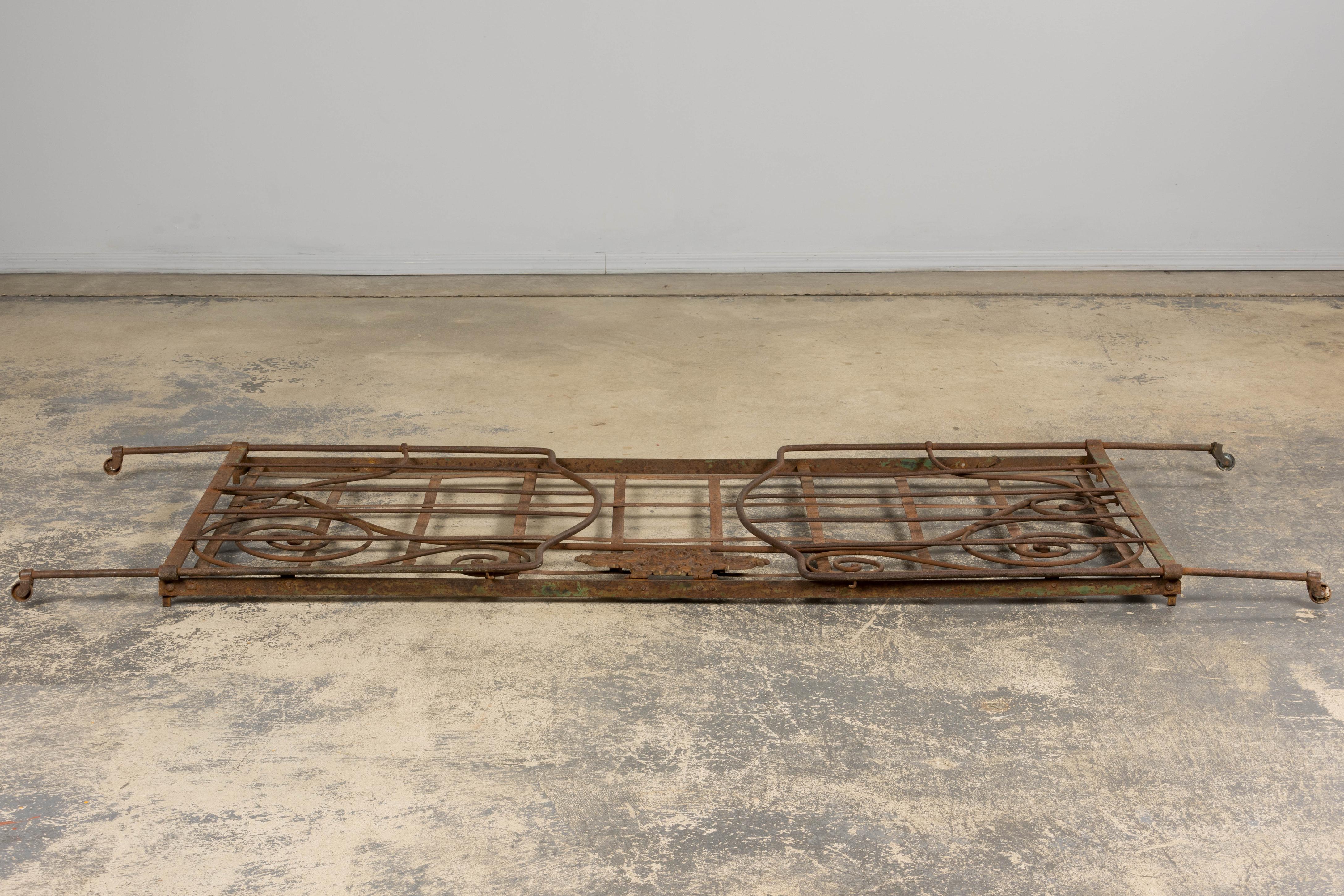 Letto da giorno per esterni in ferro battuto Napoleone III francese del XIX secolo in vendita 13