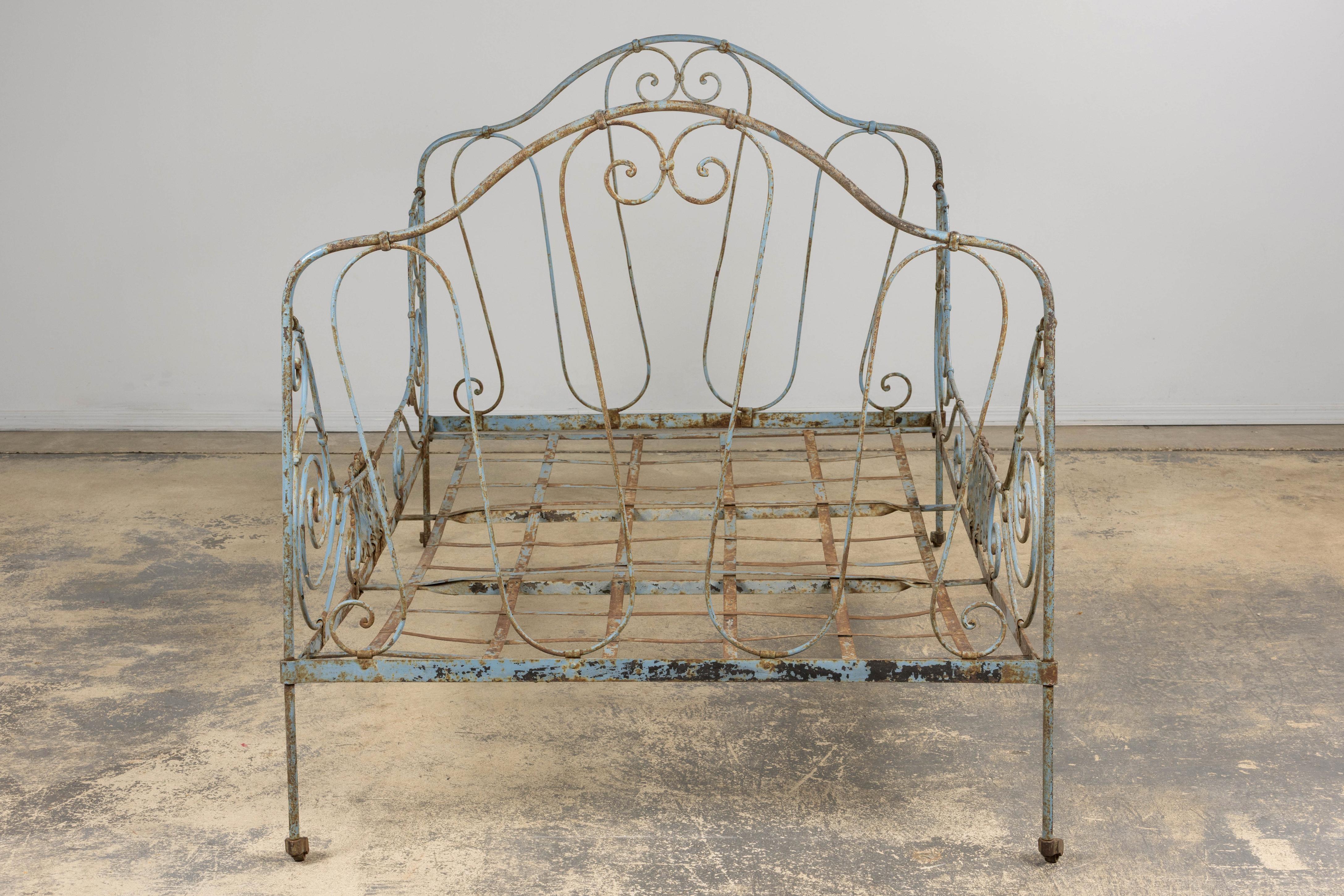 19. Jahrhundert Französisch Napoleon III Schmiedeeisen bemalt blau im Freien Daybed im Angebot 7