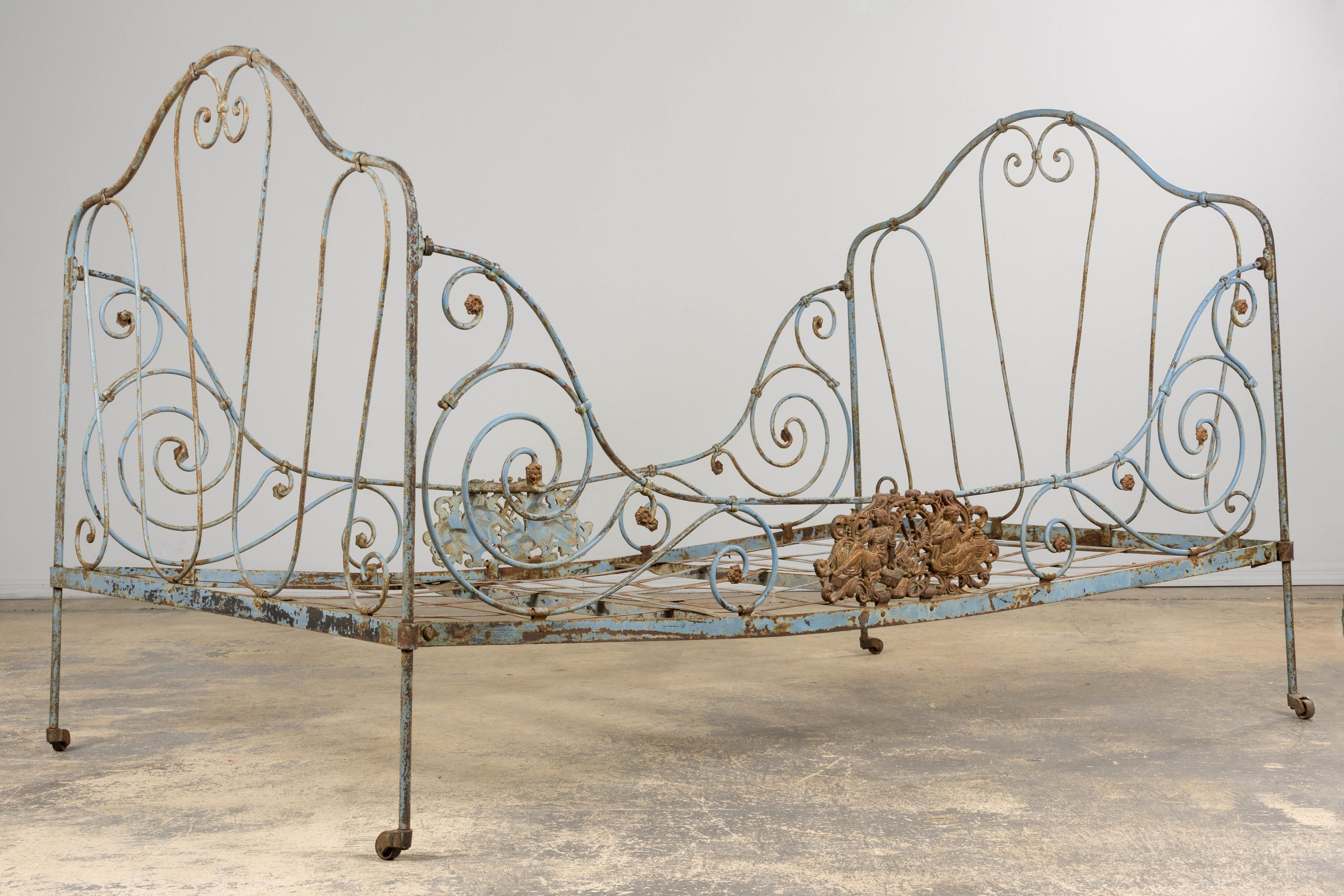 19. Jahrhundert Französisch Napoleon III Schmiedeeisen bemalt blau im Freien Daybed im Angebot 1