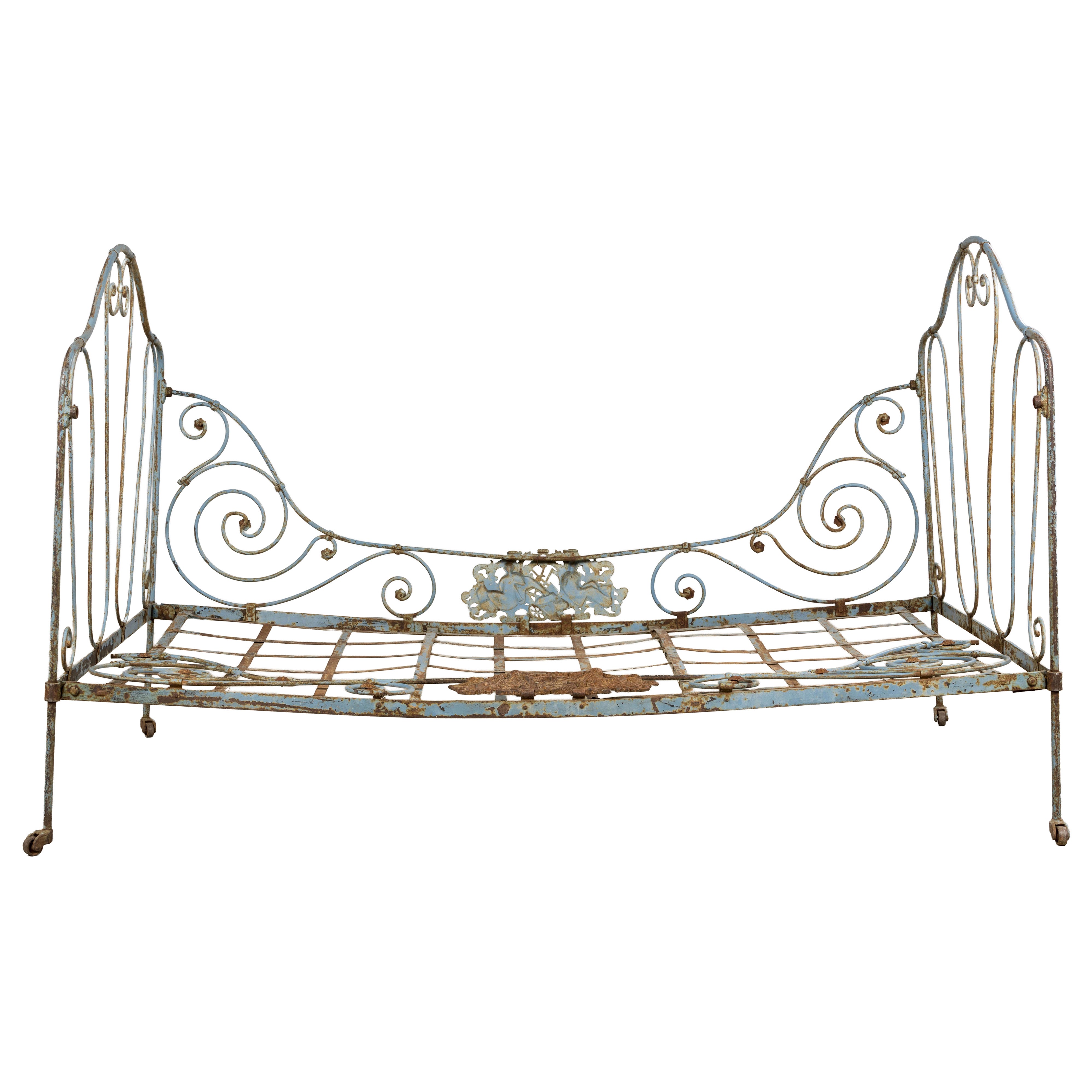 19. Jahrhundert Französisch Napoleon III Schmiedeeisen bemalt blau im Freien Daybed im Angebot