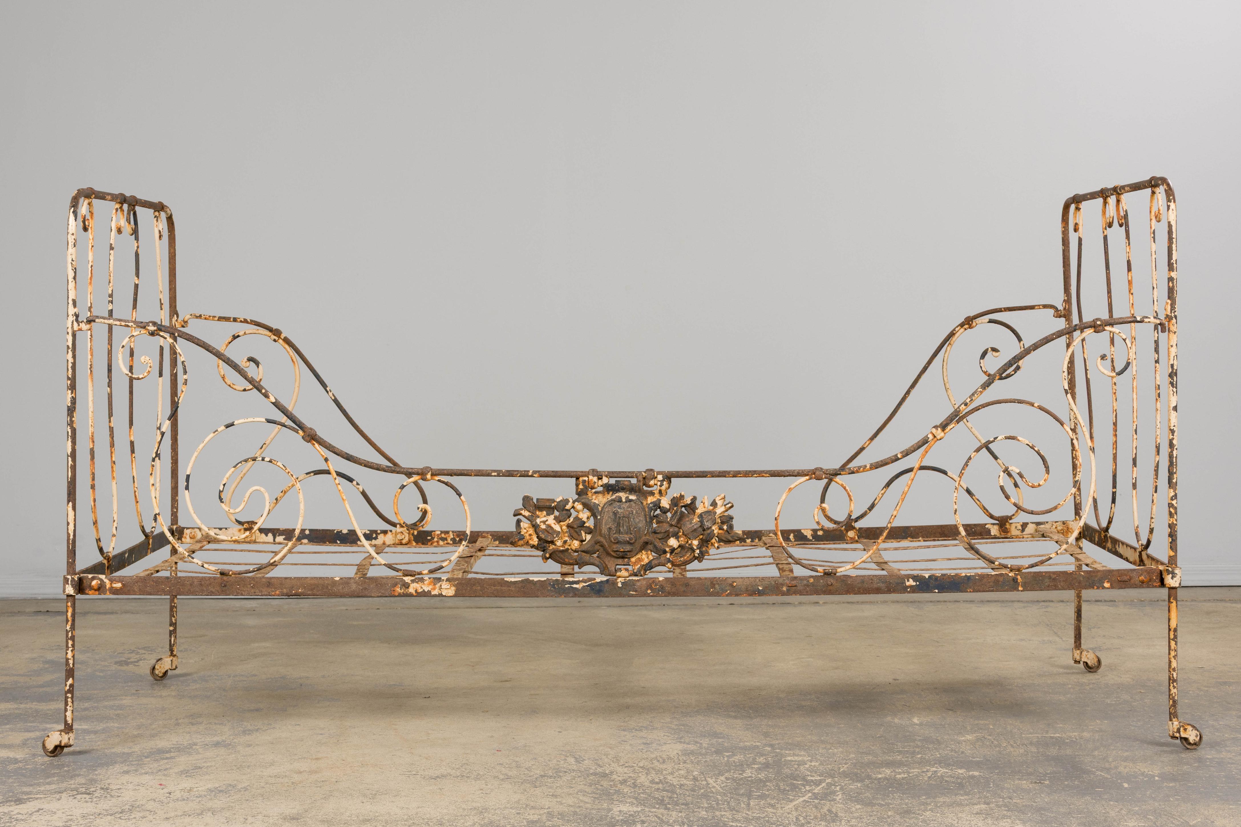 19. Jahrhundert Französisch Napoleon III Schmiedeeisen bemalt im Freien Daybed im Angebot 10