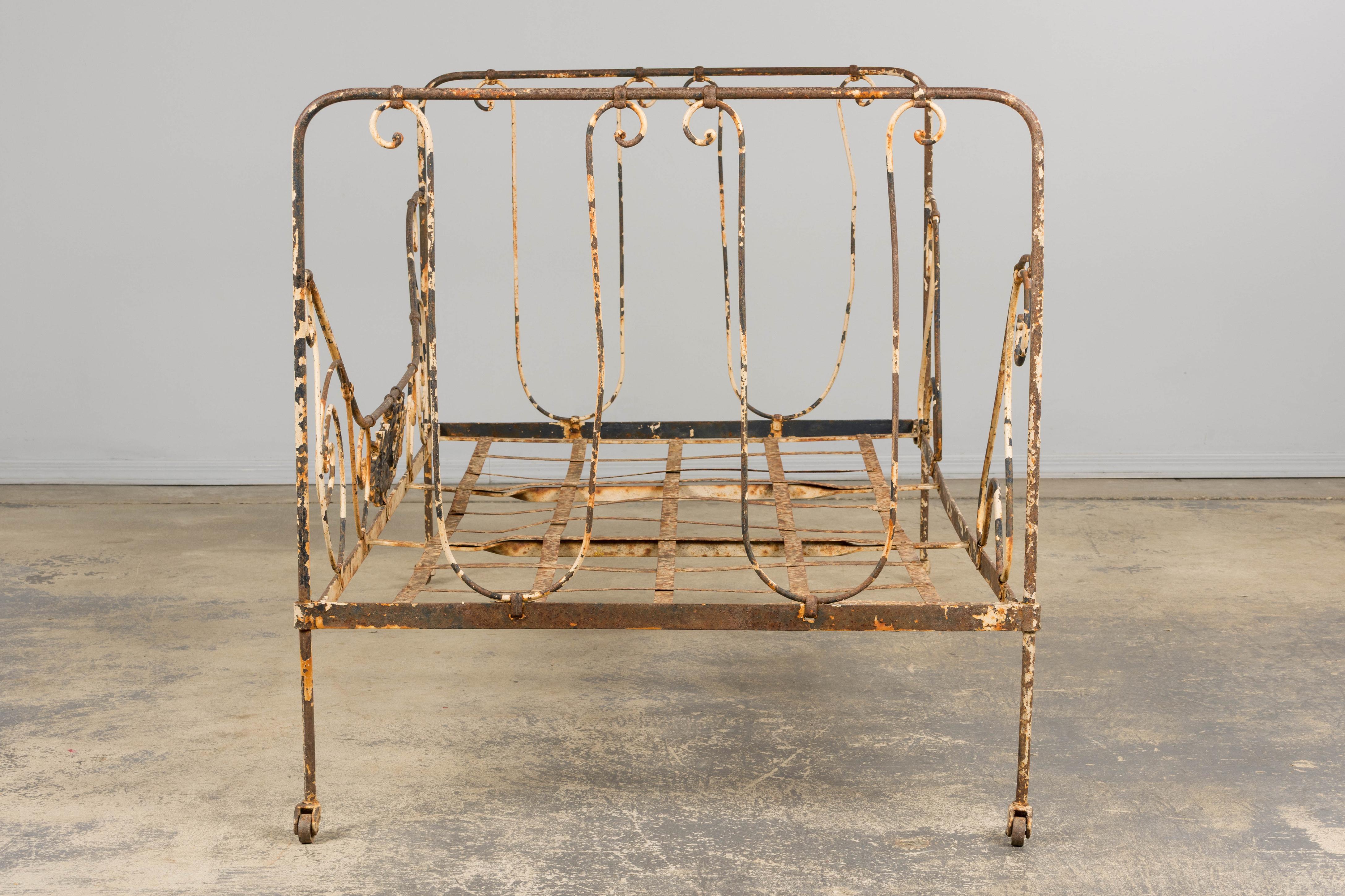 19. Jahrhundert Französisch Napoleon III Schmiedeeisen bemalt im Freien Daybed im Angebot 3