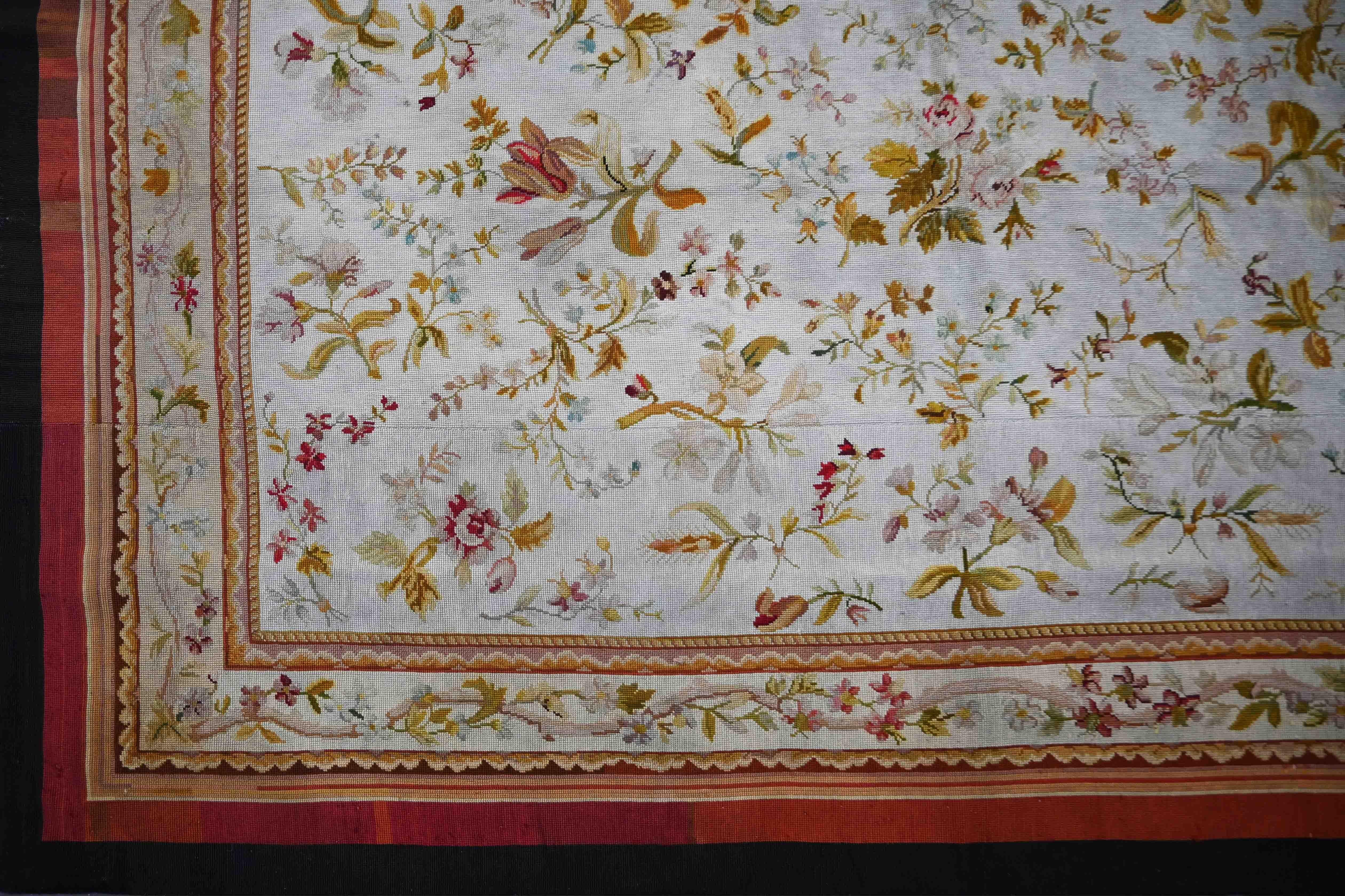 Periodo: xIX secolo
Condizioni: Condizioni perfette
Materiale: Lana
Lunghezza: 150 cm
Larghezza: 287 cm
Profondità: 0,5 cm

Questo magnifico tappeto, dopo aver beneficiato di una pulizia profonda e di una fodera a mano in tessuto di lino al 100%,