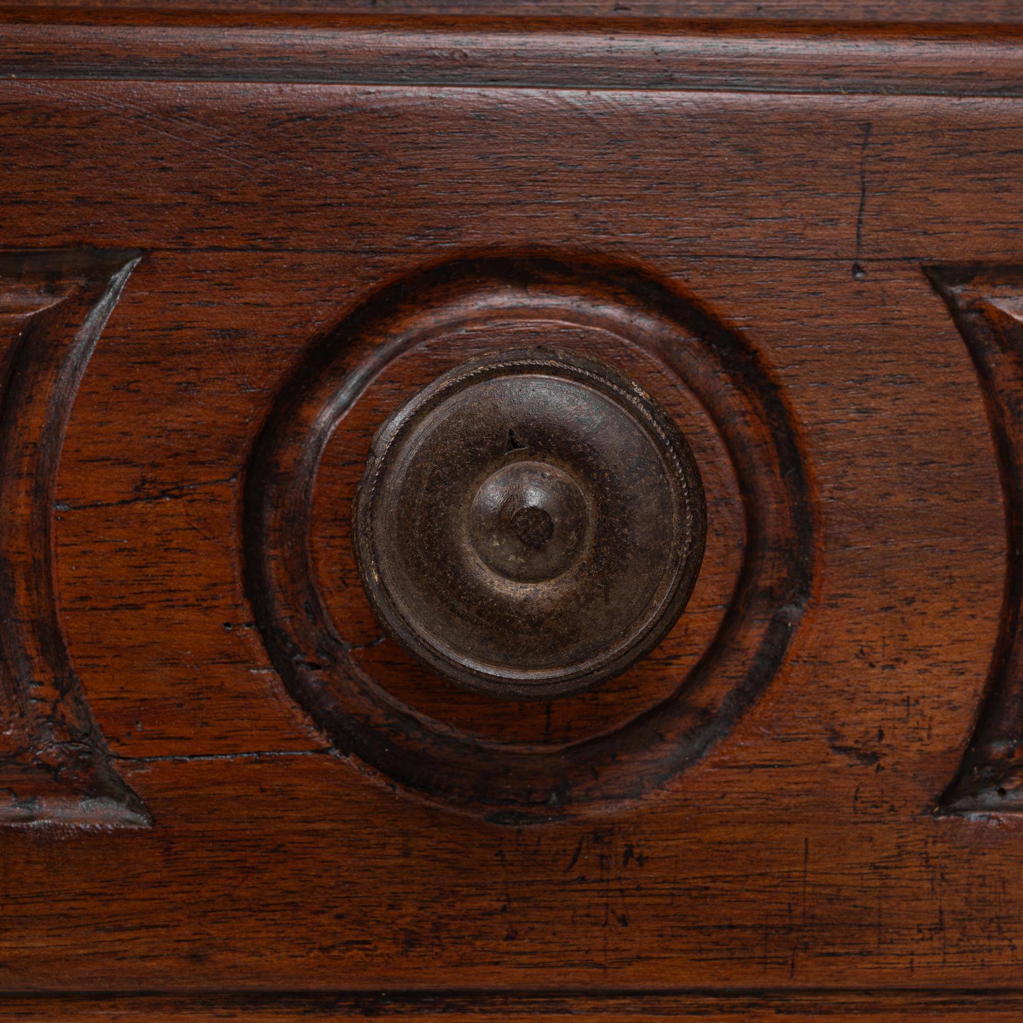 Buffet francese neo-basco del XIX secolo in legno con patina originale in vendita 6