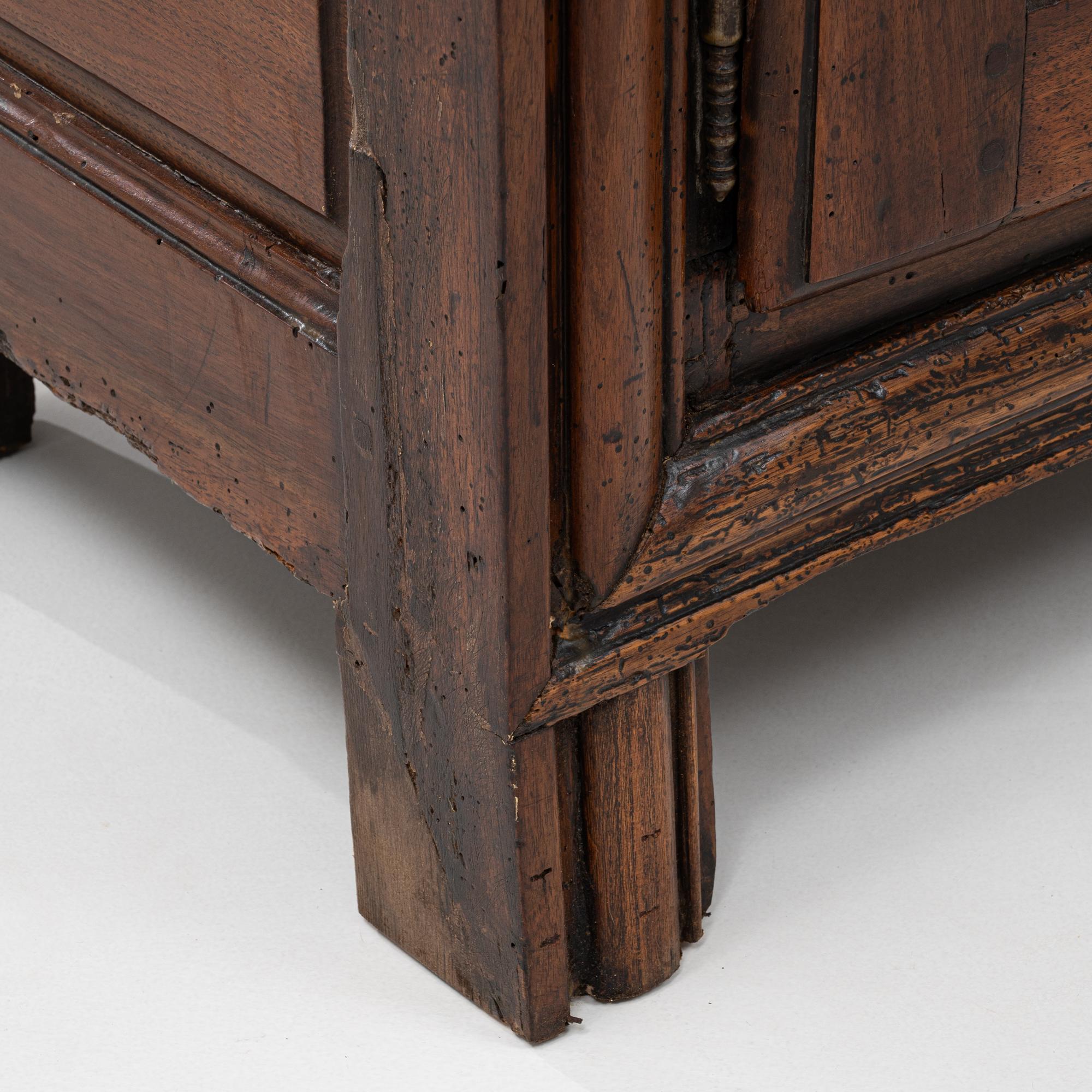 Buffet francese neo-basco del XIX secolo in legno con patina originale in vendita 8