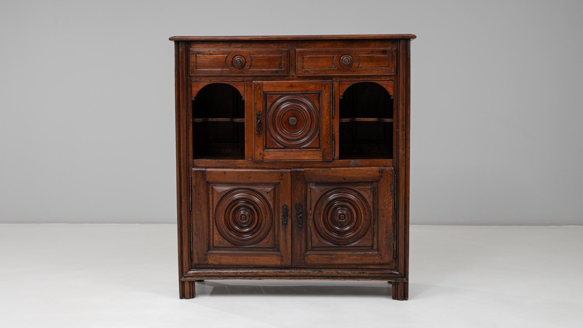 Buffet francese neo-basco del XIX secolo in legno con patina originale in vendita 1
