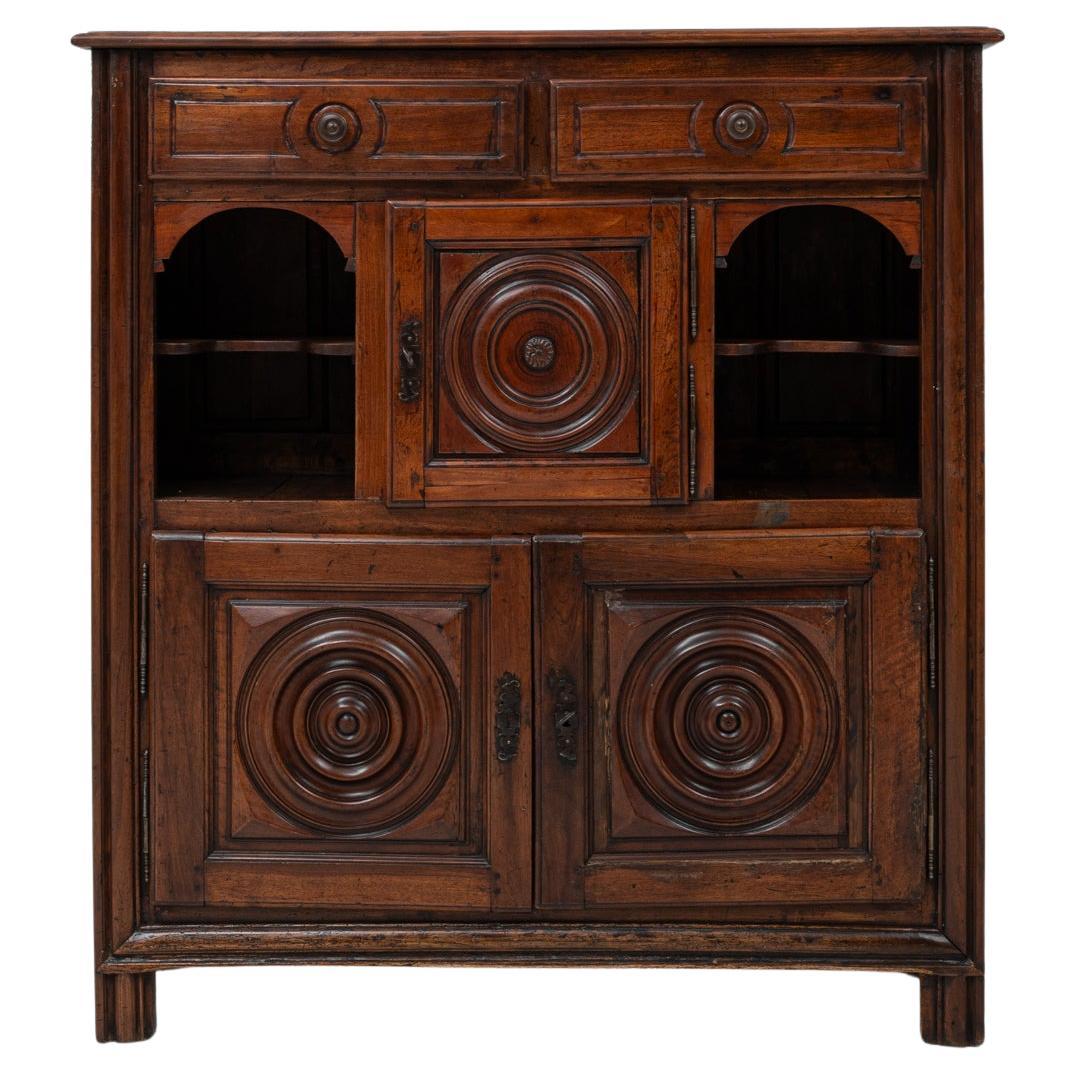 Buffet francese neo-basco del XIX secolo in legno con patina originale in vendita