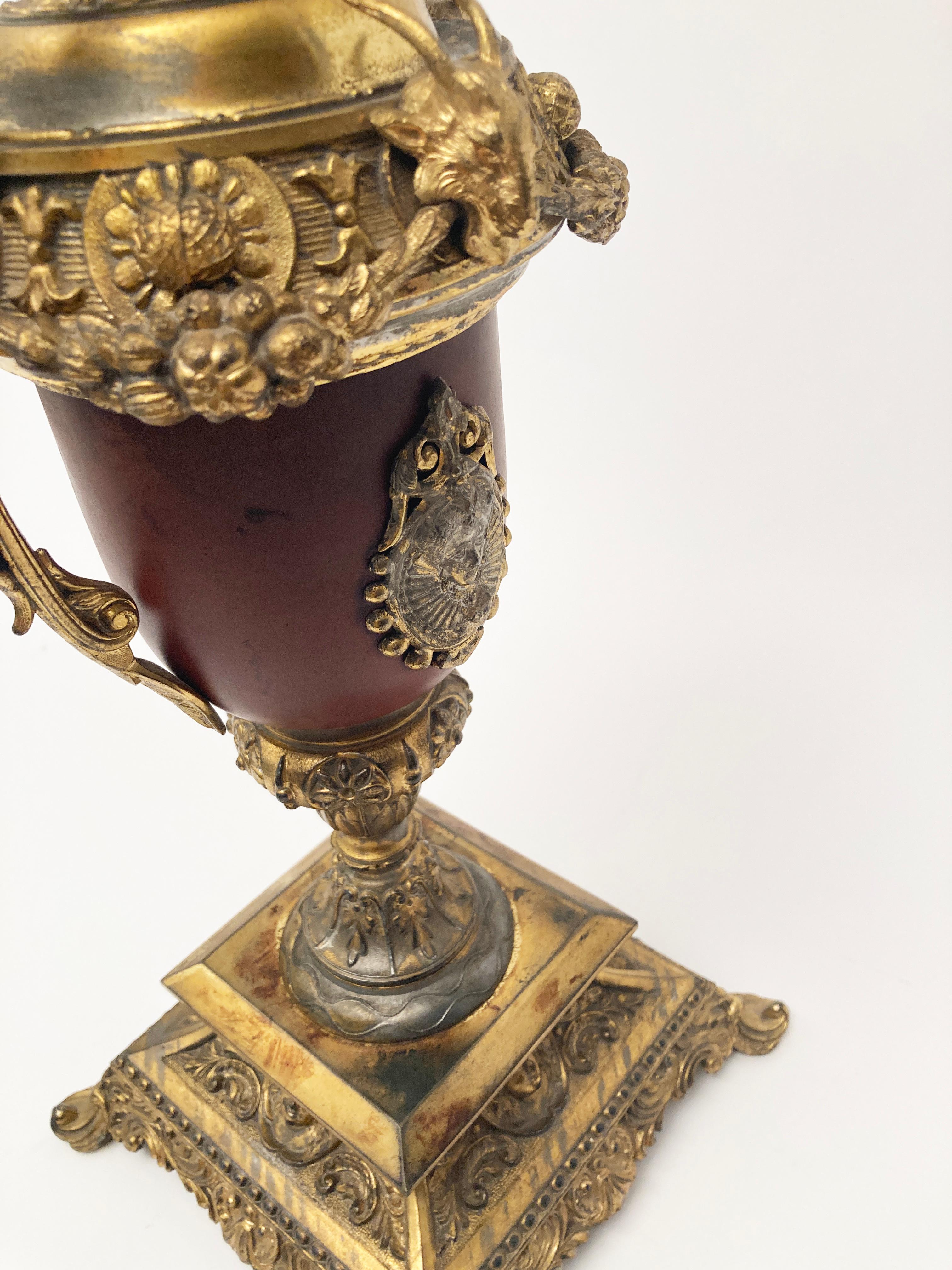 19. Jahrhundert Französisch Neo-Klassik Zinn, vergoldet, Bronze Cherub und Widderkopf Ewer im Angebot 8