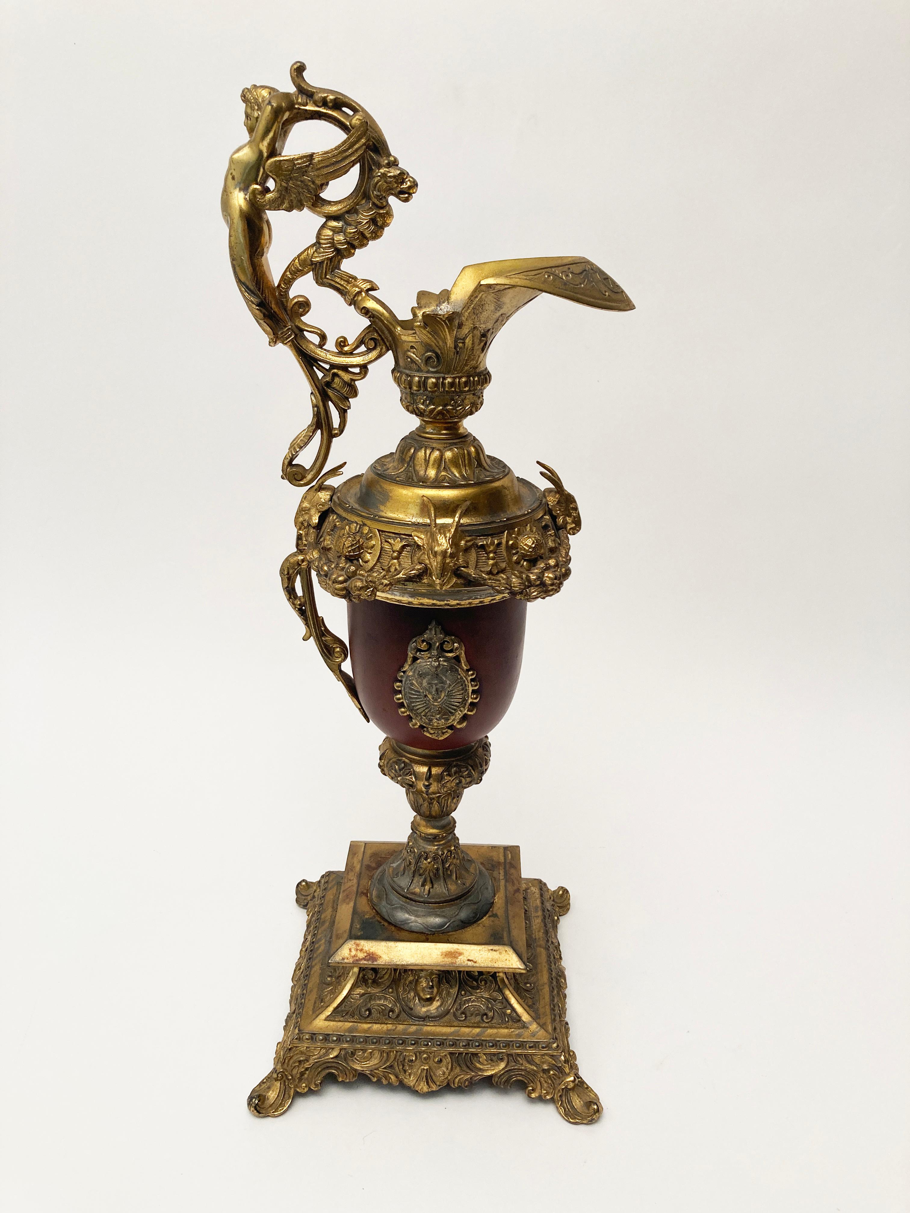 19. Jahrhundert Französisch Neo-Klassik Zinn, vergoldet, Bronze Cherub und Widderkopf Ewer (Neoklassisch) im Angebot