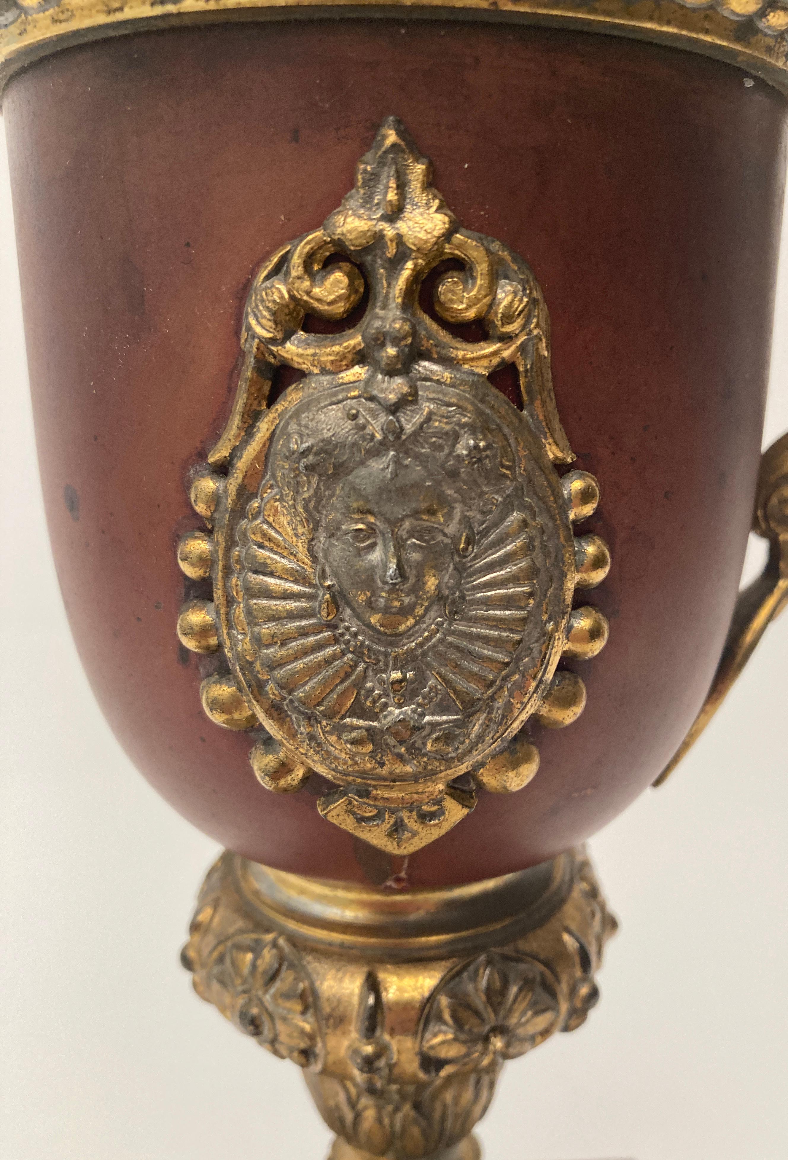 19. Jahrhundert Französisch Neo-Klassik Zinn, vergoldet, Bronze Cherub und Widderkopf Ewer im Angebot 5