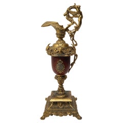 Aiguière néo-classique française du 19e siècle, en bronze, doré et orné d'un chérubin et d'une tête de bélier