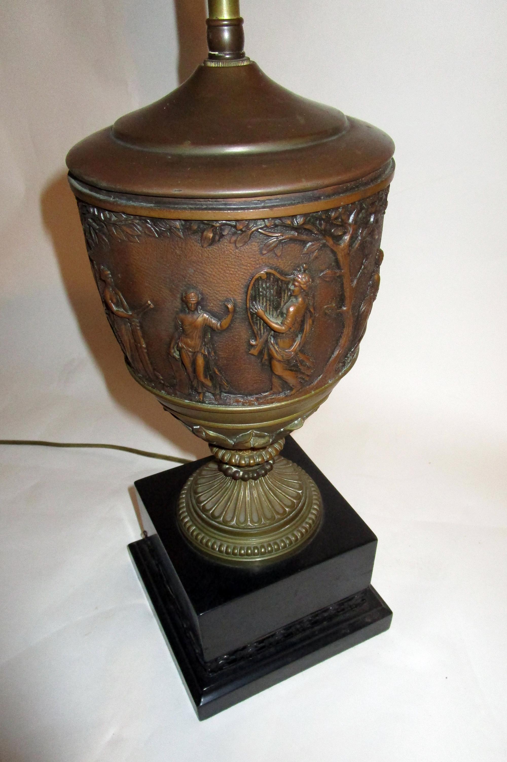 Late 19th Century 19th century French Neo-Greek Style Patinated Brass and Onyx Lamp For Sale