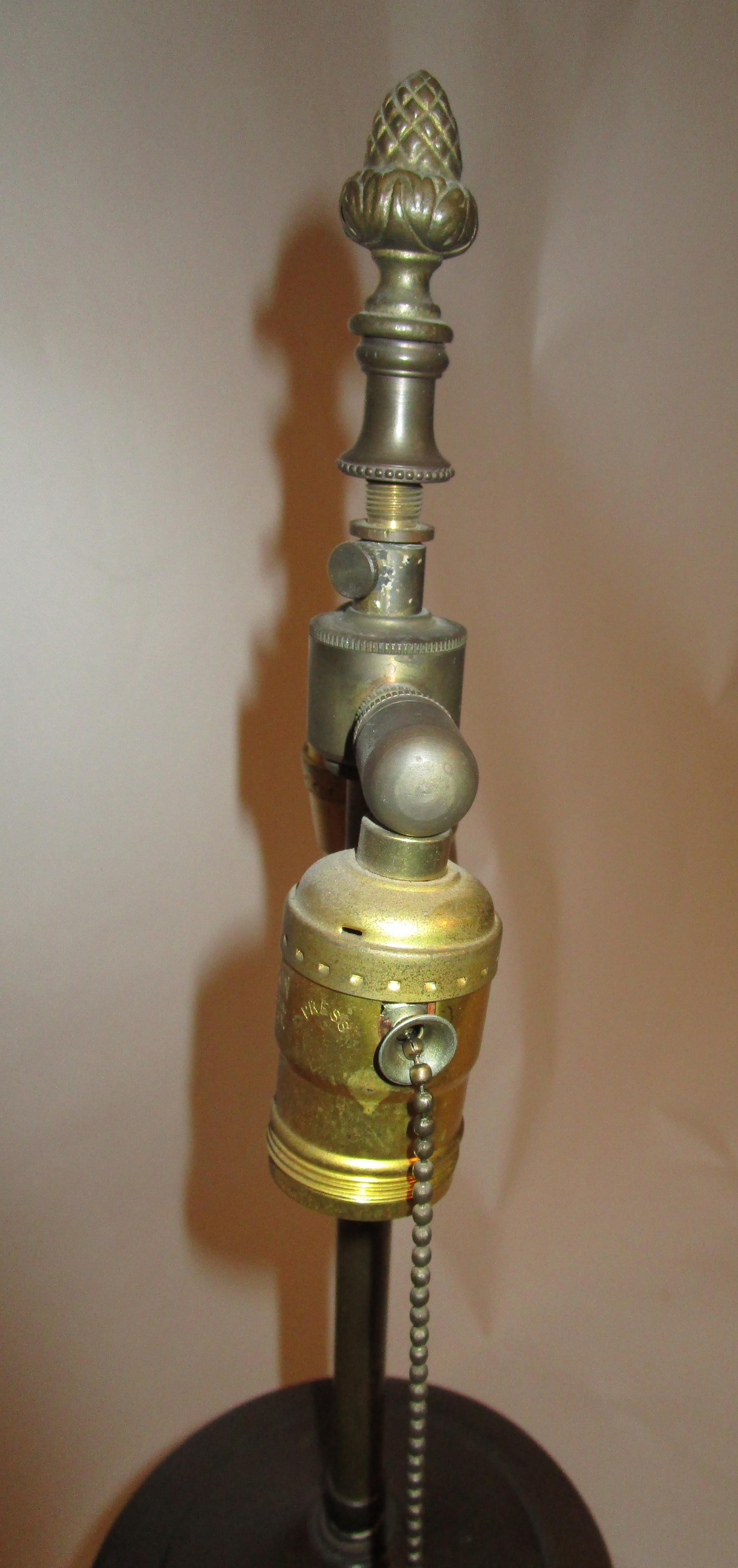 19th century French Neo-Greek Style Patinated Brass and Onyx Lamp For Sale 2