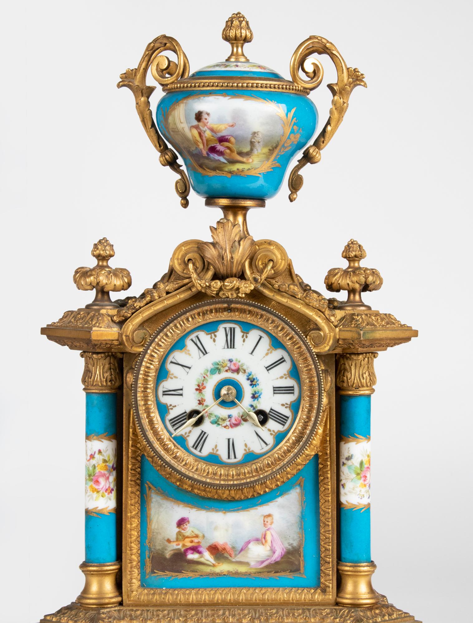 19th Century French Neoclassical Bronze Mantel Clock Sevres Style Porcelain In Good Condition In Casteren, Noord-Brabant