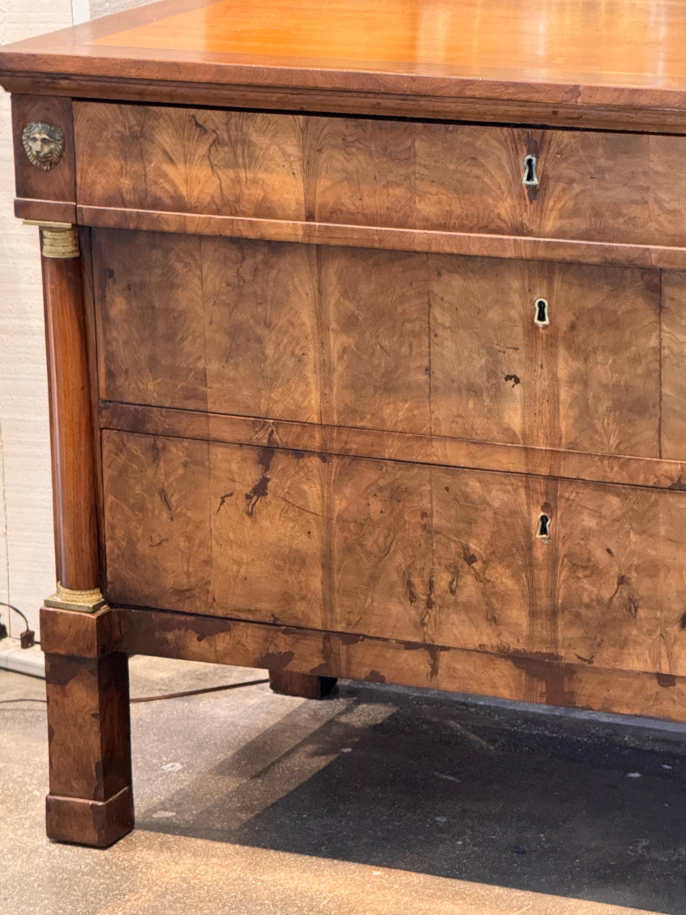 Cassapanca neoclassica francese del XIX secolo In condizioni buone in vendita a Charlottesville, VA