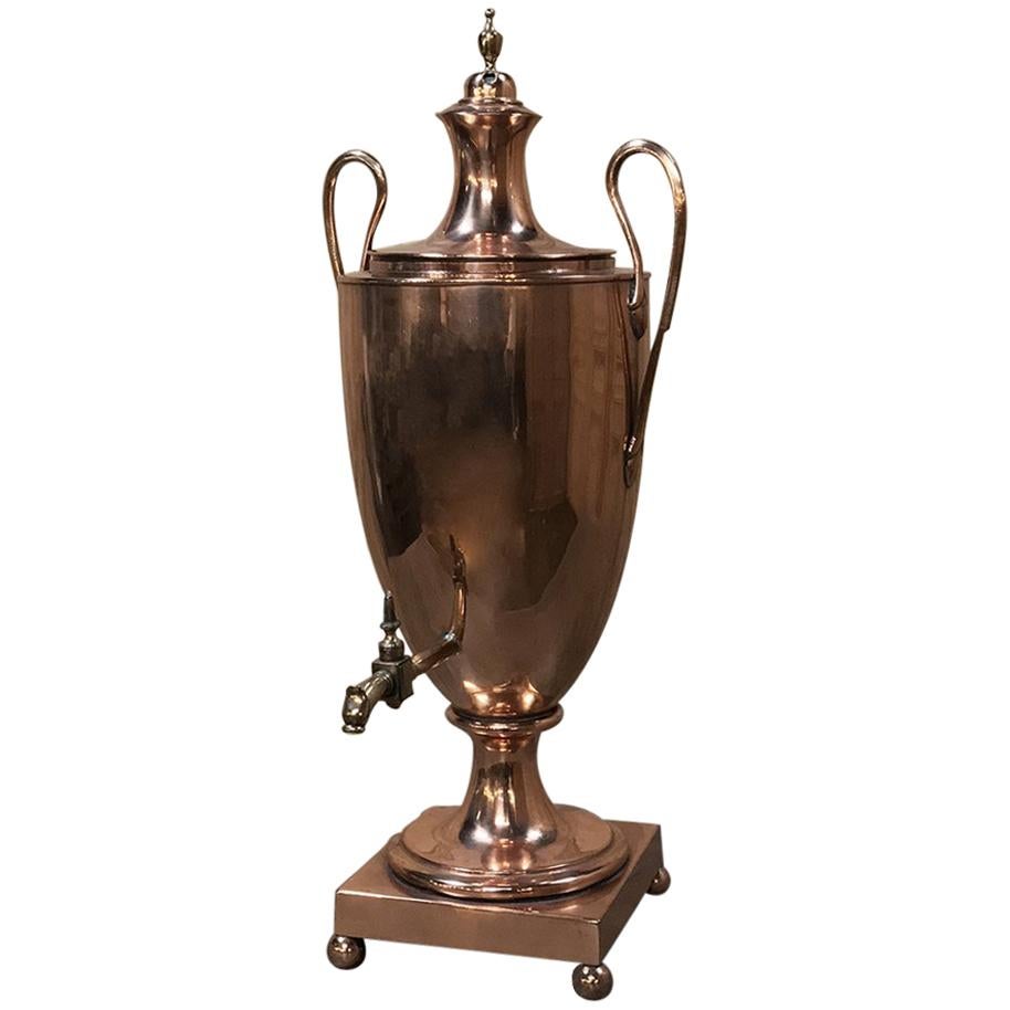 Servidor de té o urna de café neoclásico francés de cobre y latón del siglo XIX