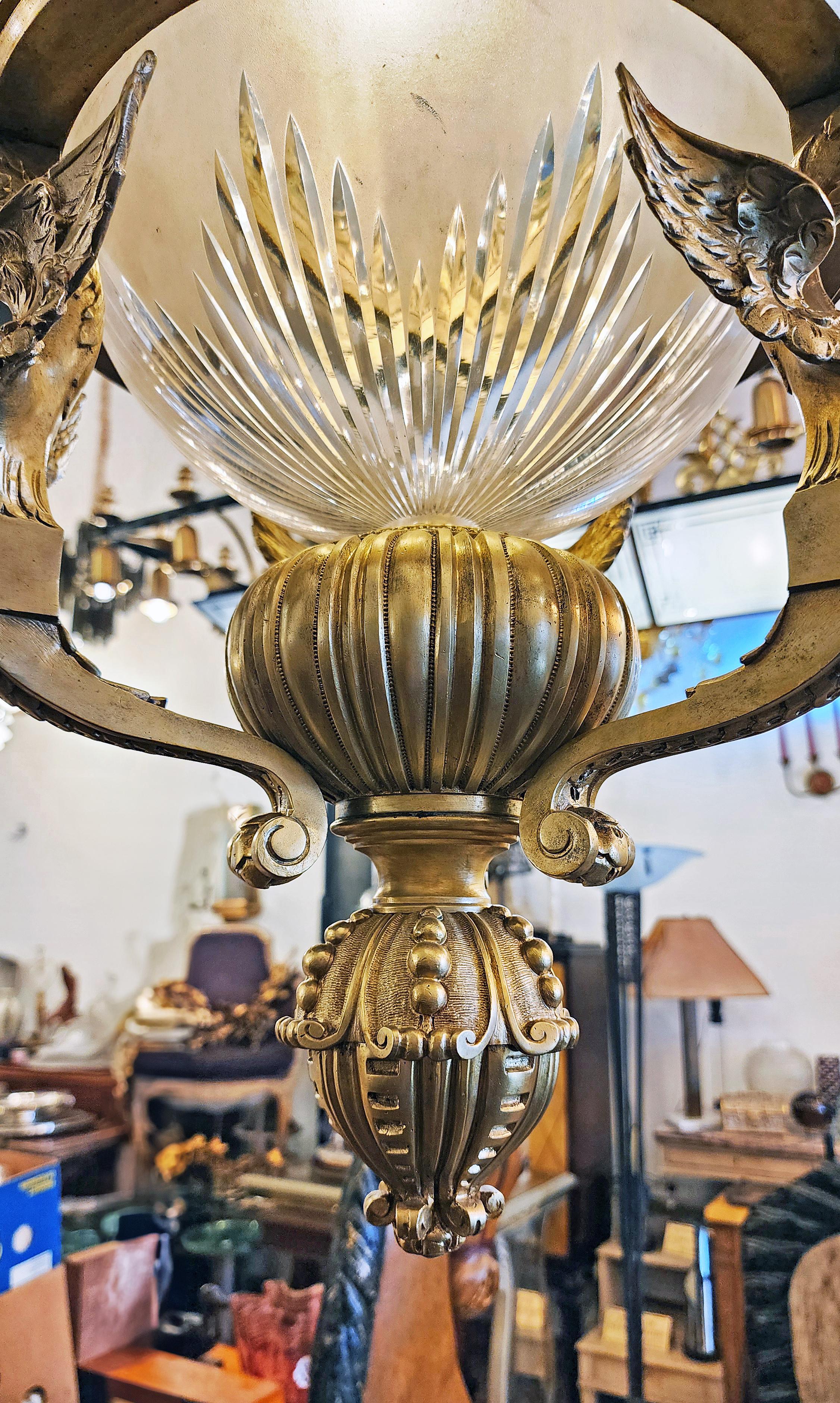 Siglo XIX Linterna de Pendiente Importante Neoclásica Francesa de Bronce Dorado y Cristal en Bueno estado para la venta en North Miami, FL