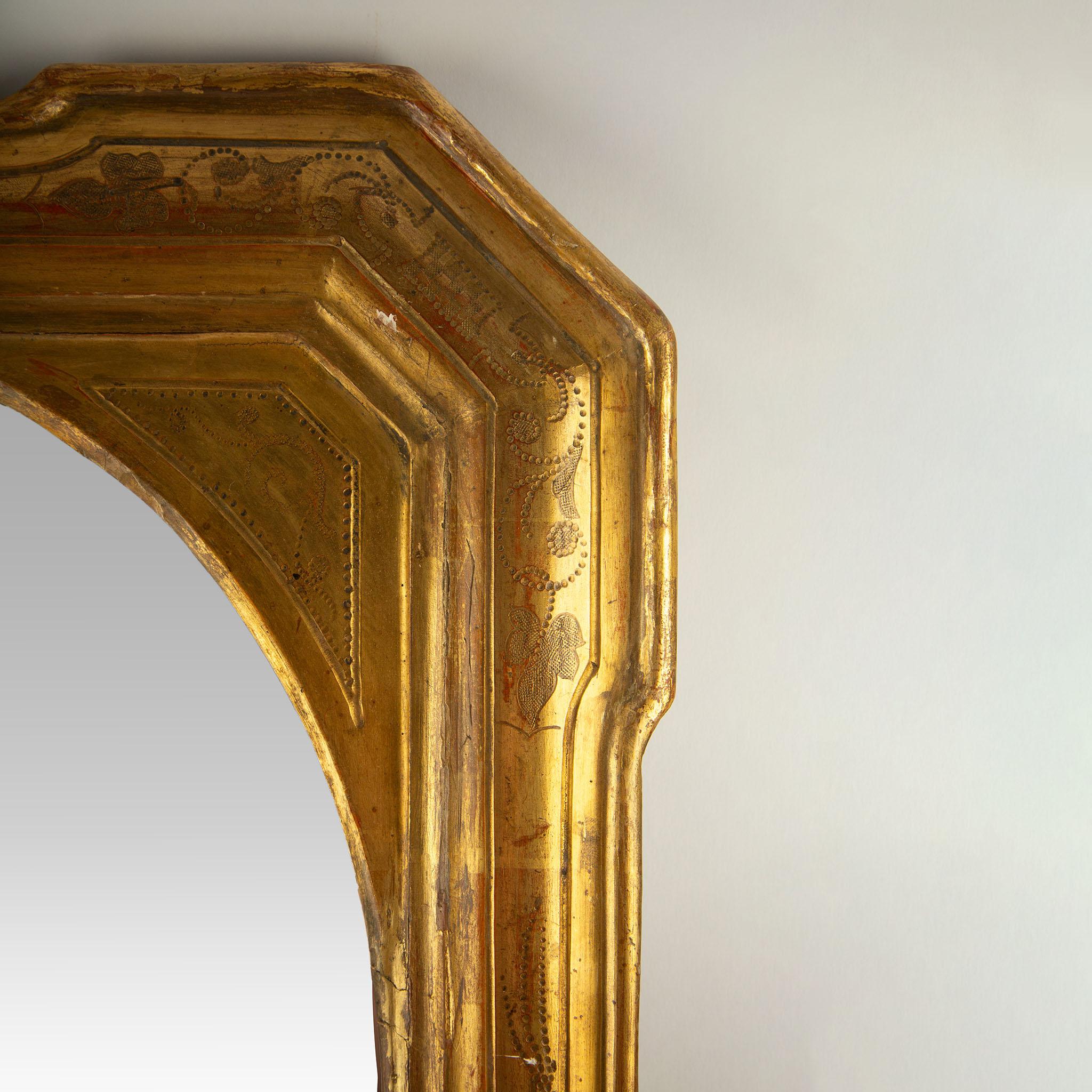 Espejo dorado neoclásico francés del siglo XIX con esquinas achaflanadas Neoclásico en venta