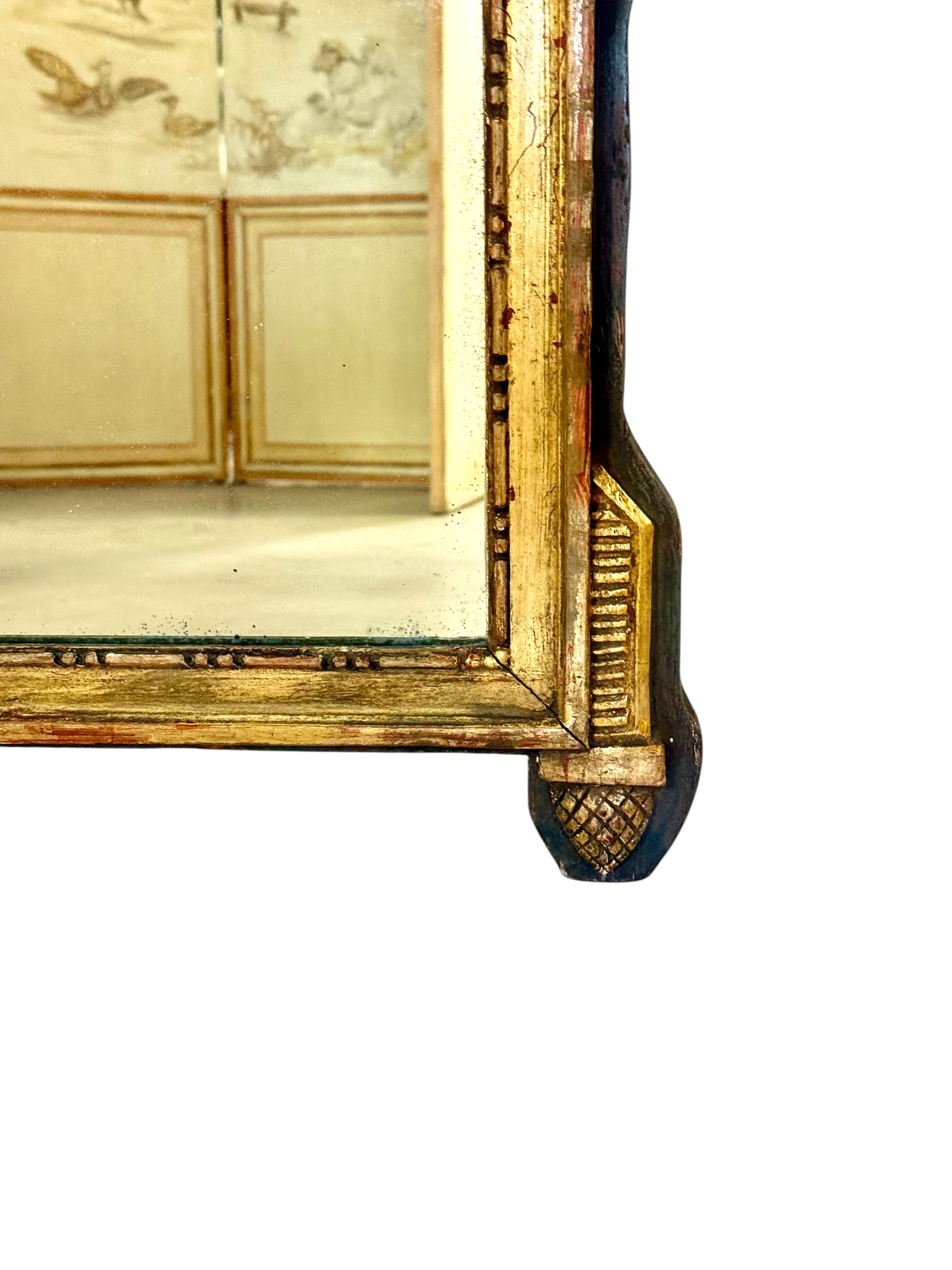 Specchio da parete in legno dorato neoclassico francese del XIX secolo con stemma in vendita 3