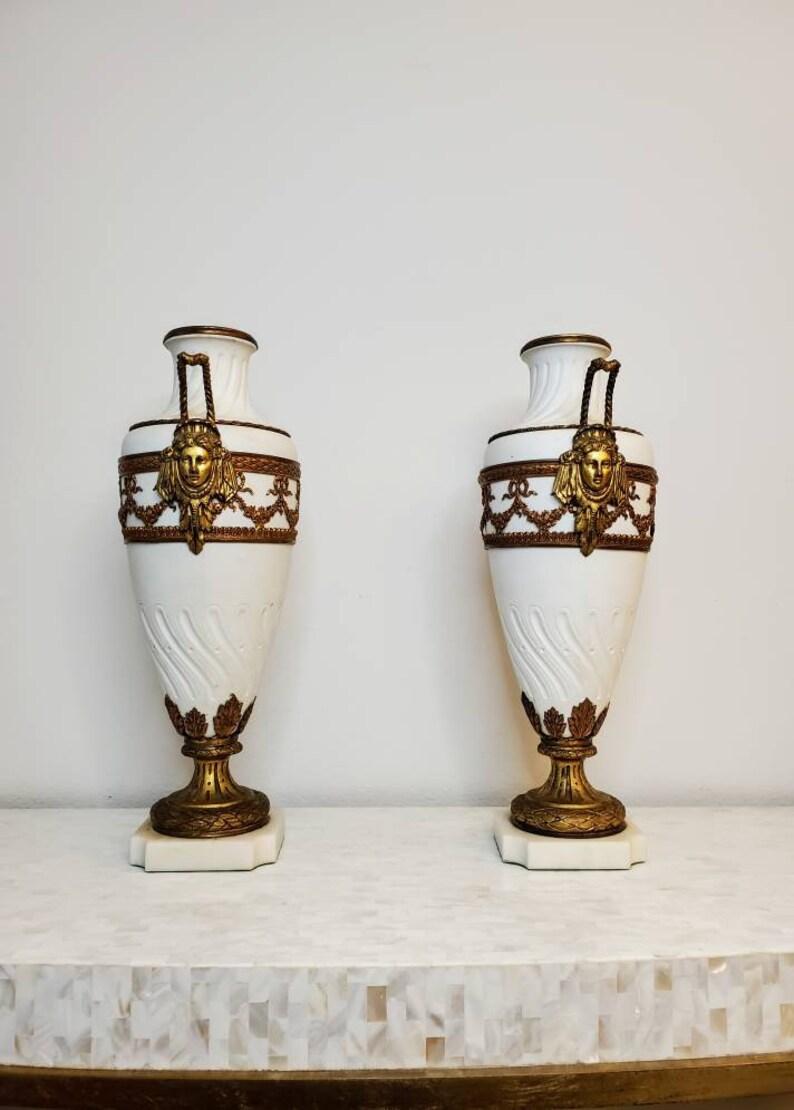 19th Century French Neoclassical Louis XVI Style Porcelain Urns, a Pair For Sale 3