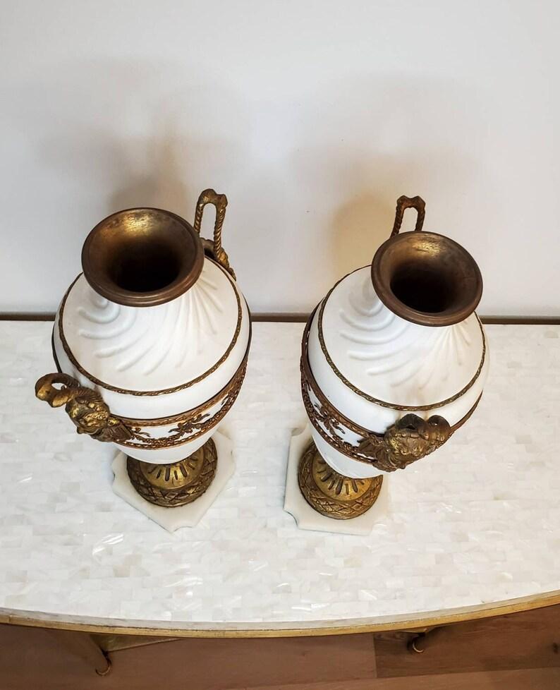 19th Century French Neoclassical Louis XVI Style Porcelain Urns, a Pair For Sale 5