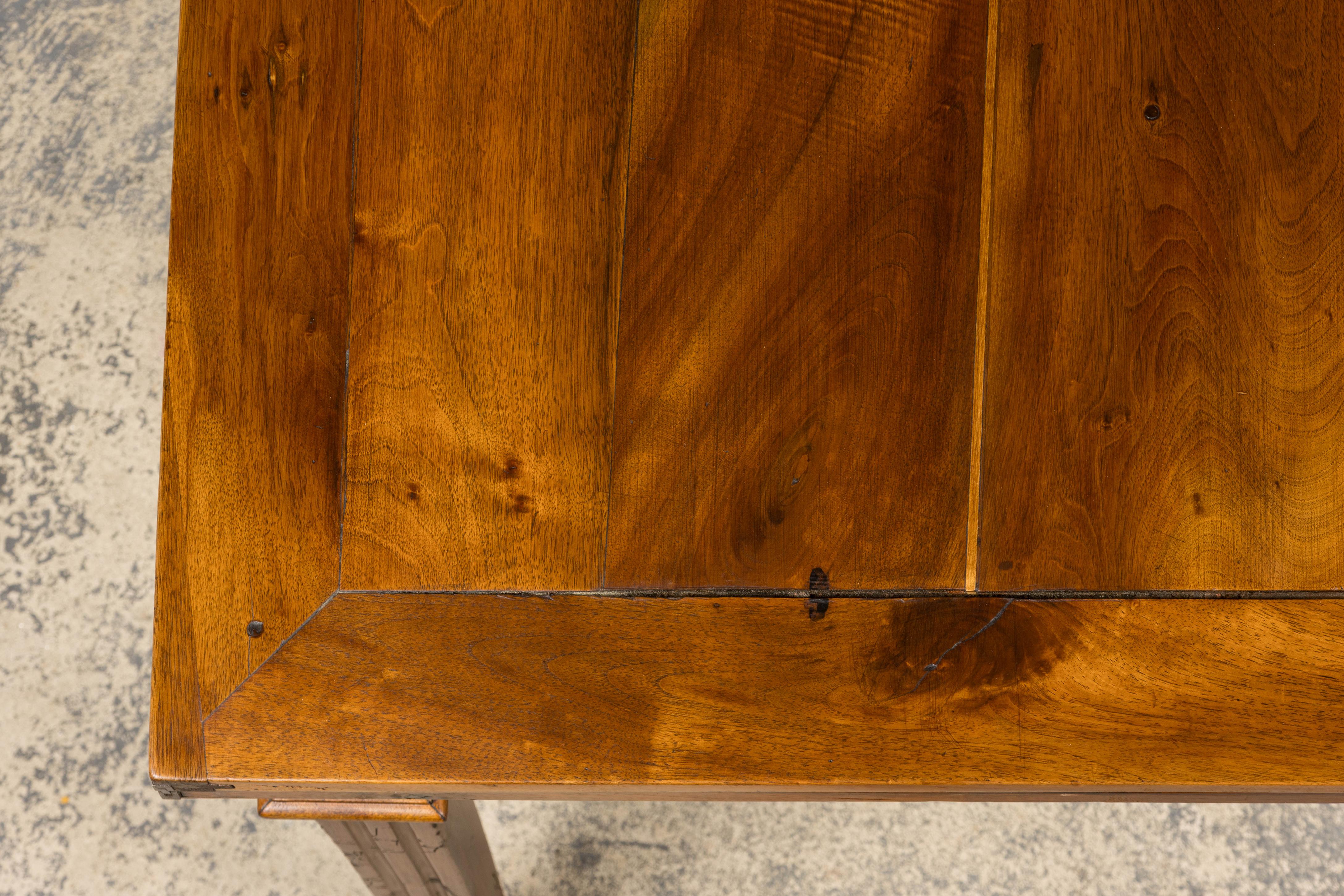 19th Century French Neoclassical Louis XVI Walnut Extendable Dining Table For Sale 3