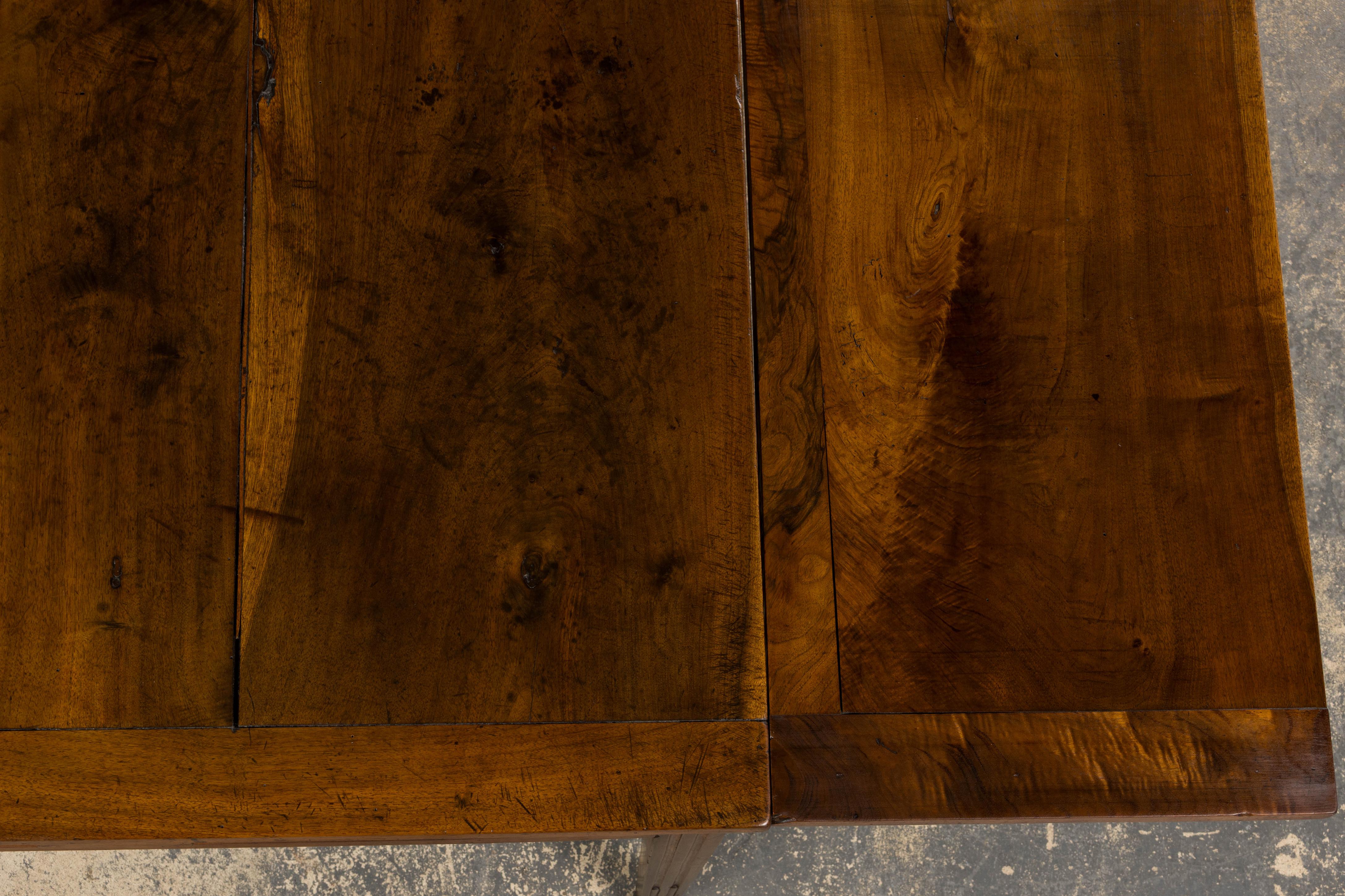 19th Century French Neoclassical Louis XVI Walnut Extending Dining Table For Sale 6